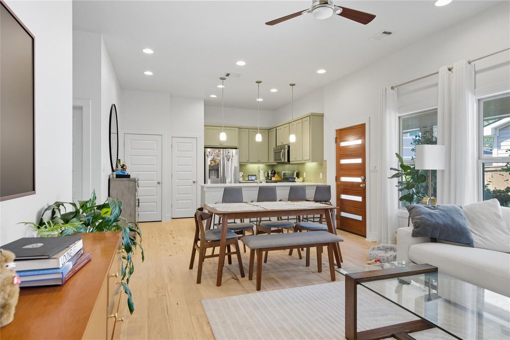 Photo for 2007 Sl Davis Ave #B, Austin, TX 78702 (MLS # 9884304)
