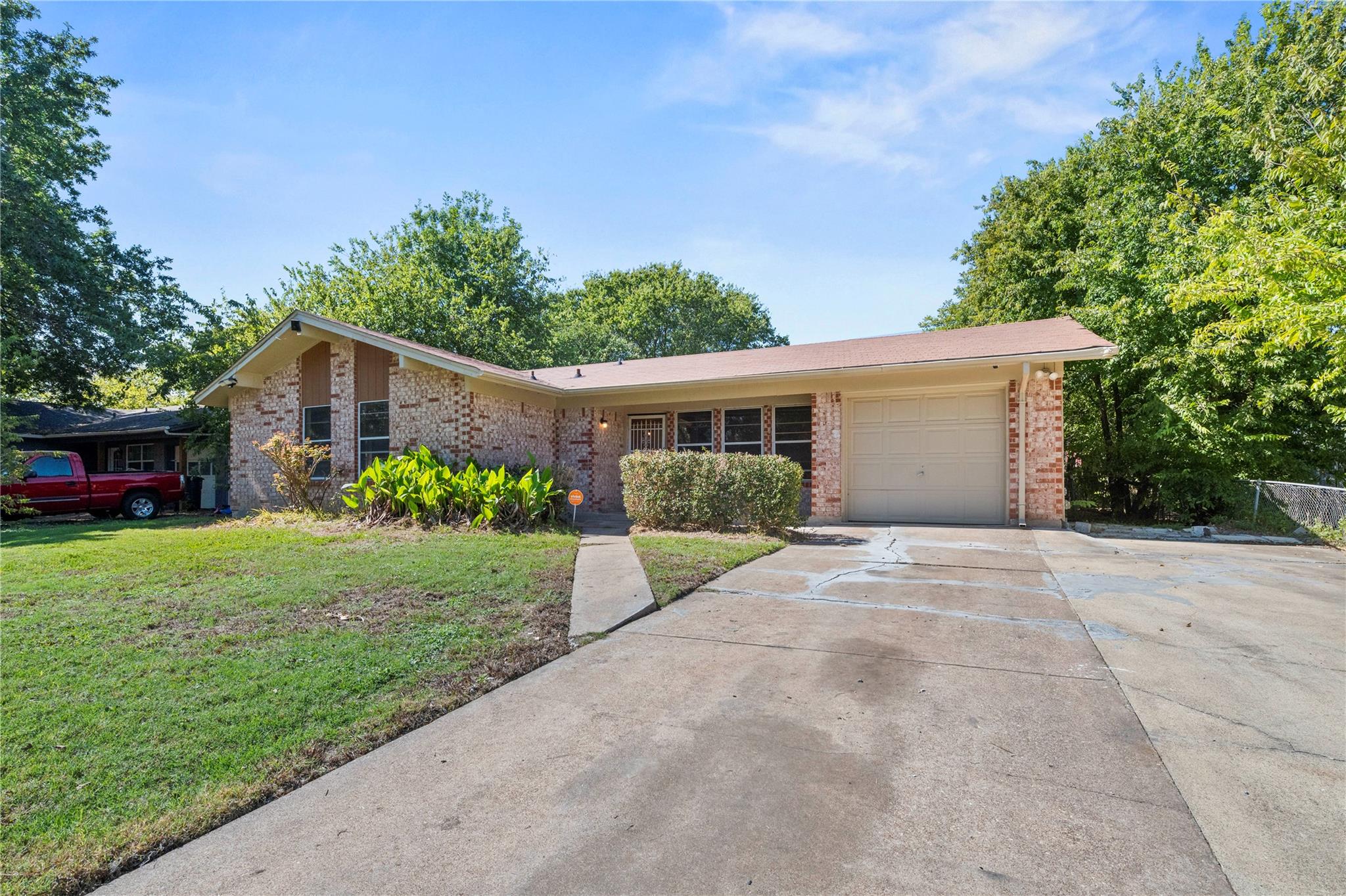 1819 Clarawood DR