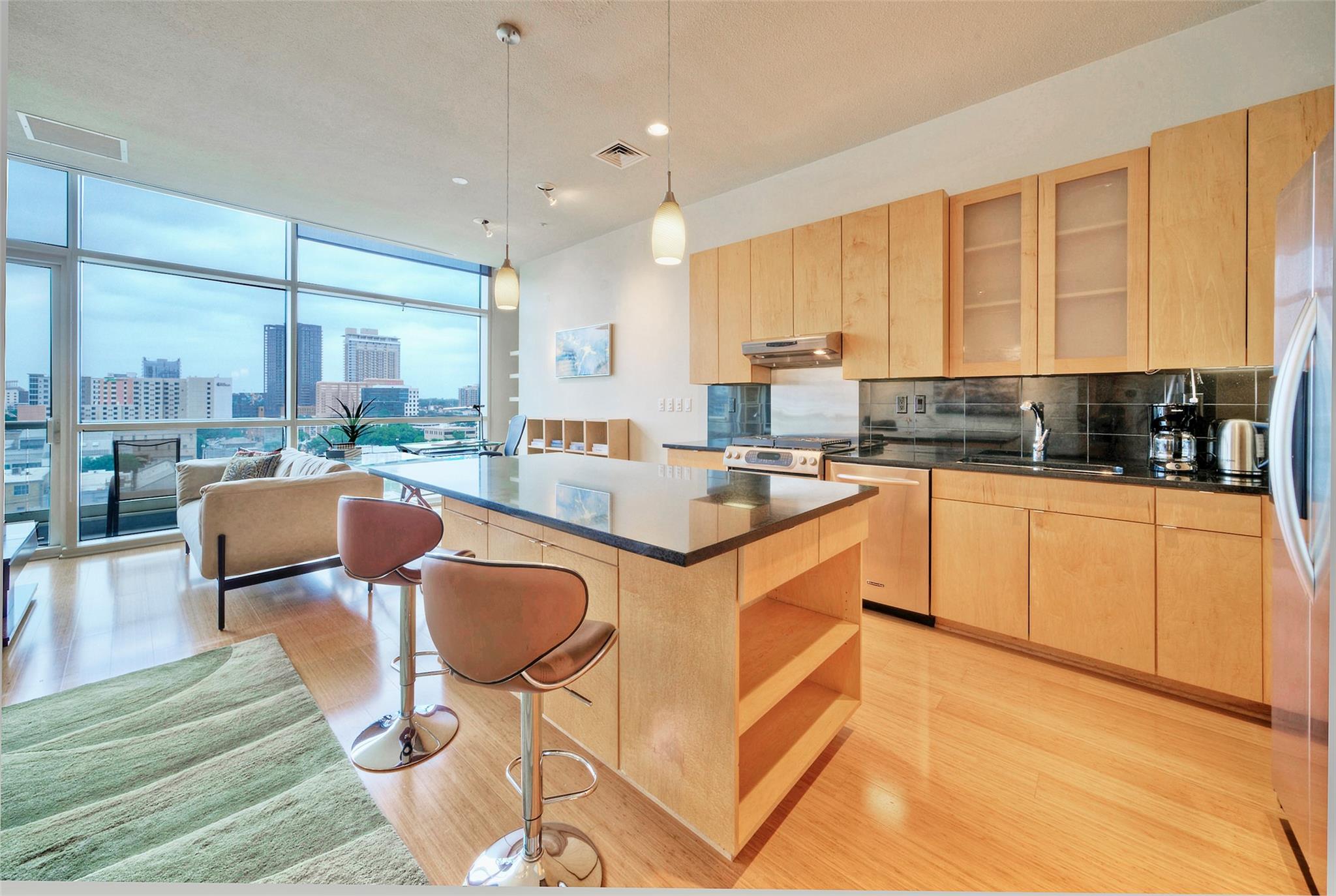555 E 5th ST 809