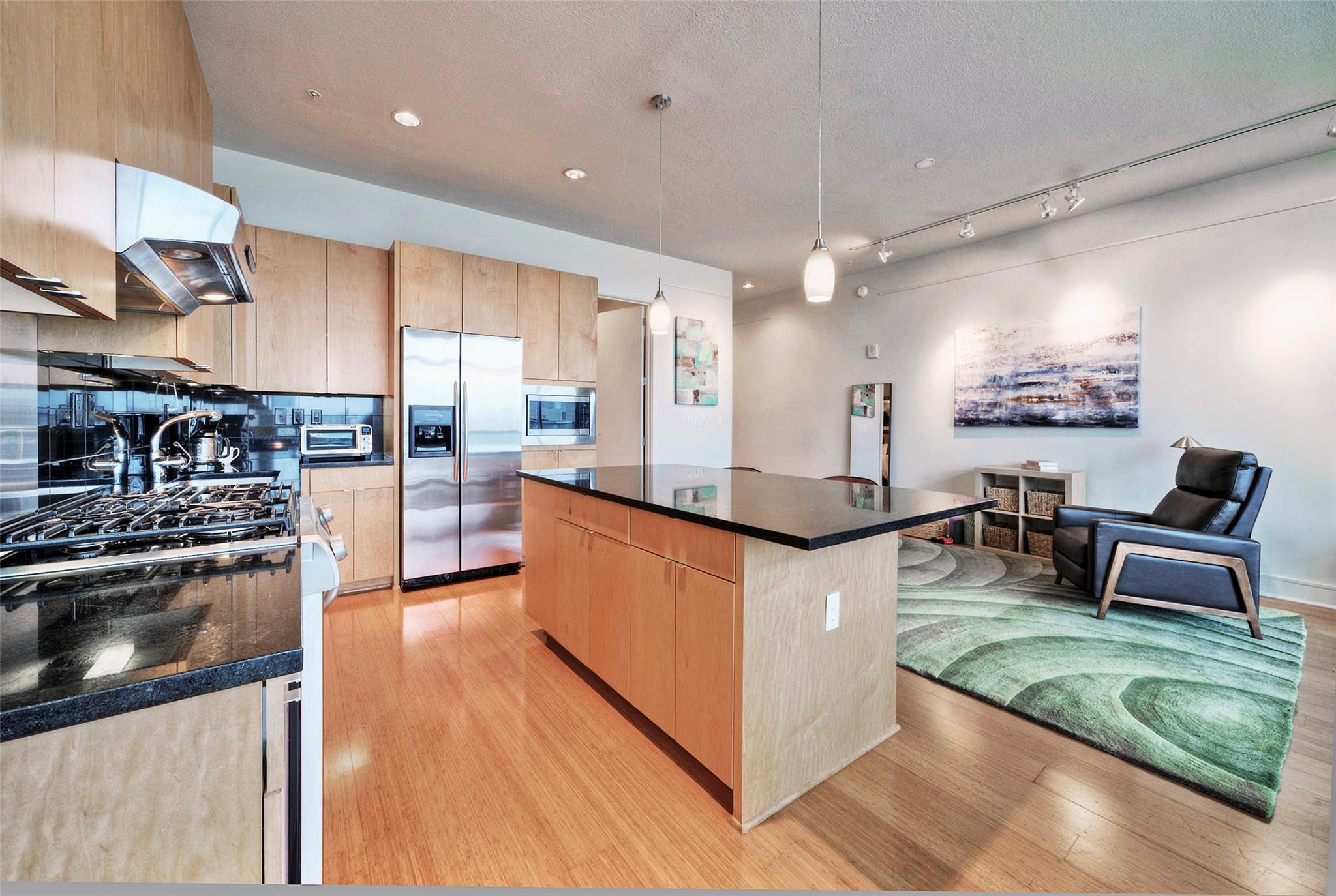 555 E 5th ST 809