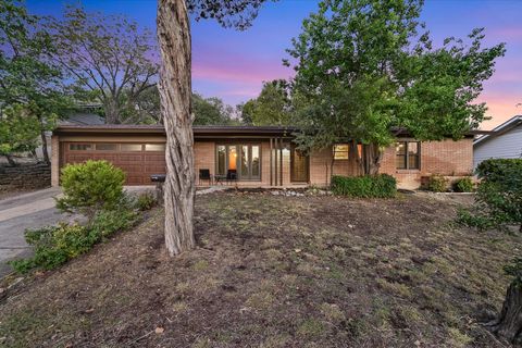Photo of 5723 Highland Hills DR, Austin, TX 78731 (MLS # 4228619)