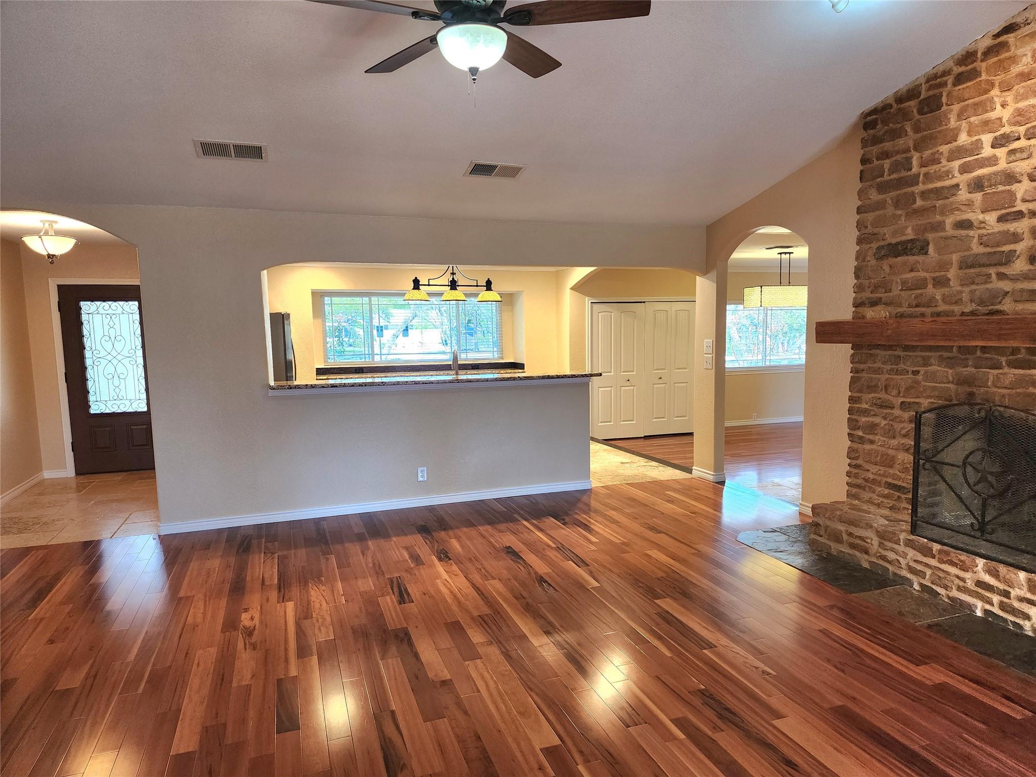 817 Willow Creek CIR