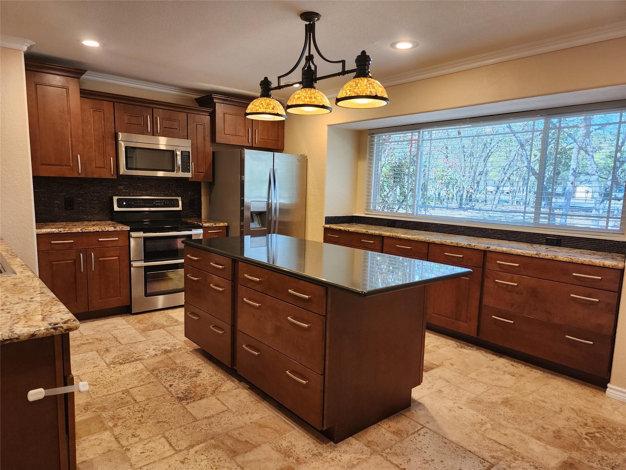 817 Willow Creek CIR