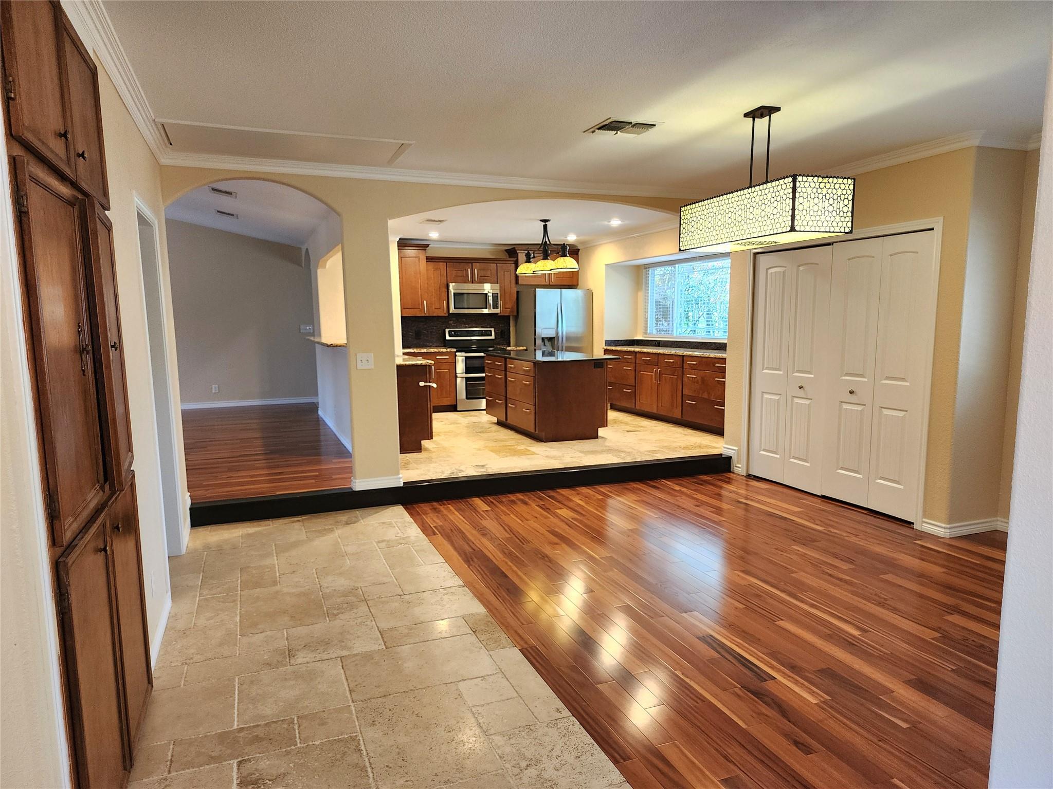 817 Willow Creek CIR