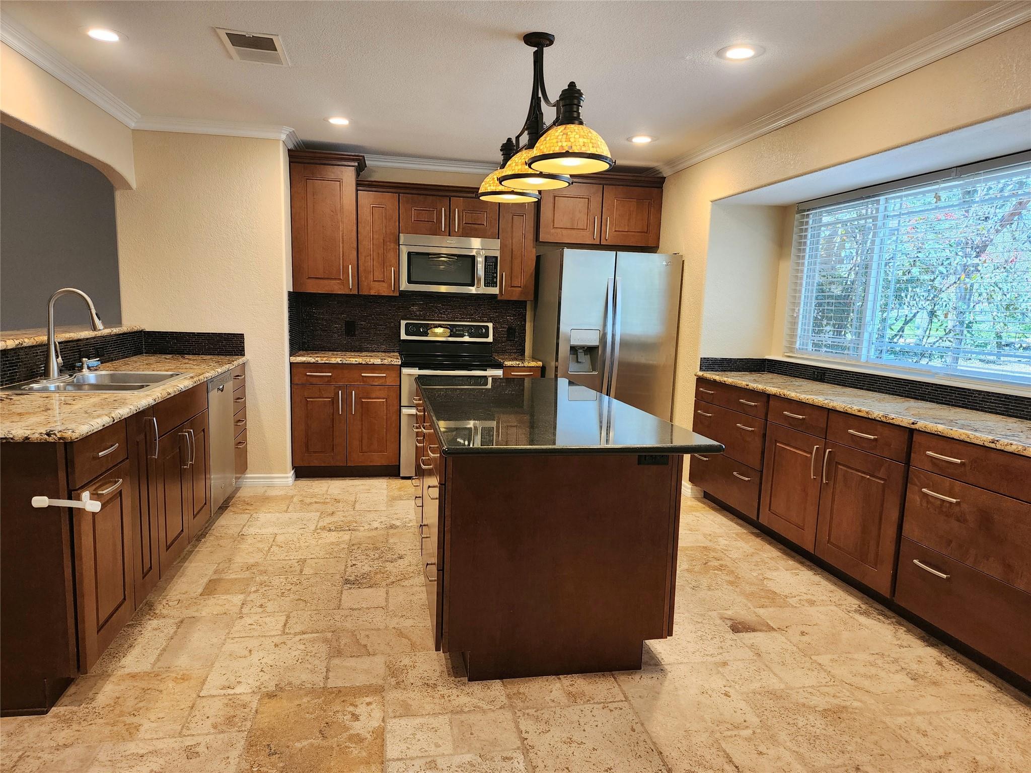 817 Willow Creek CIR