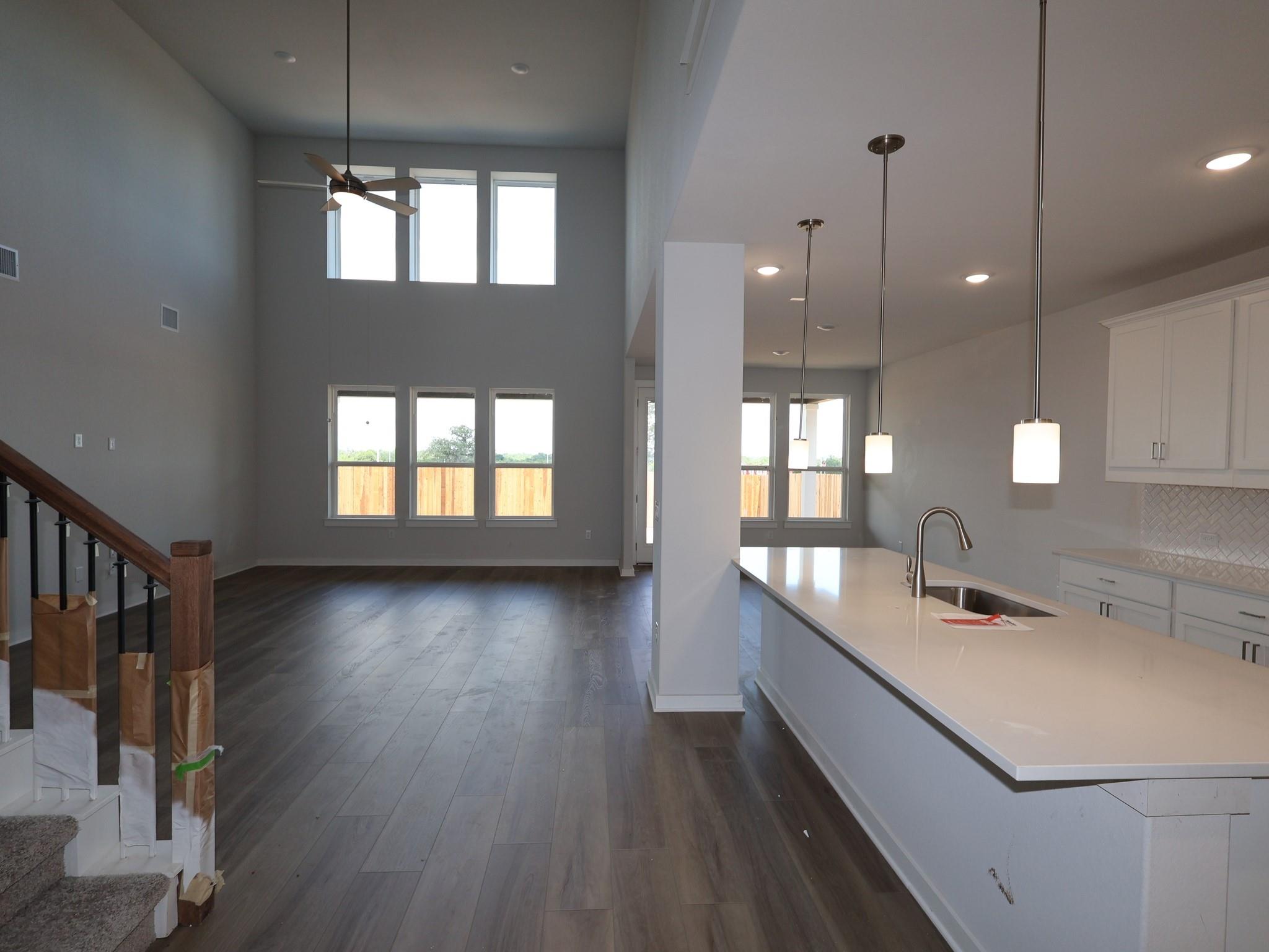 916 Frisco LN