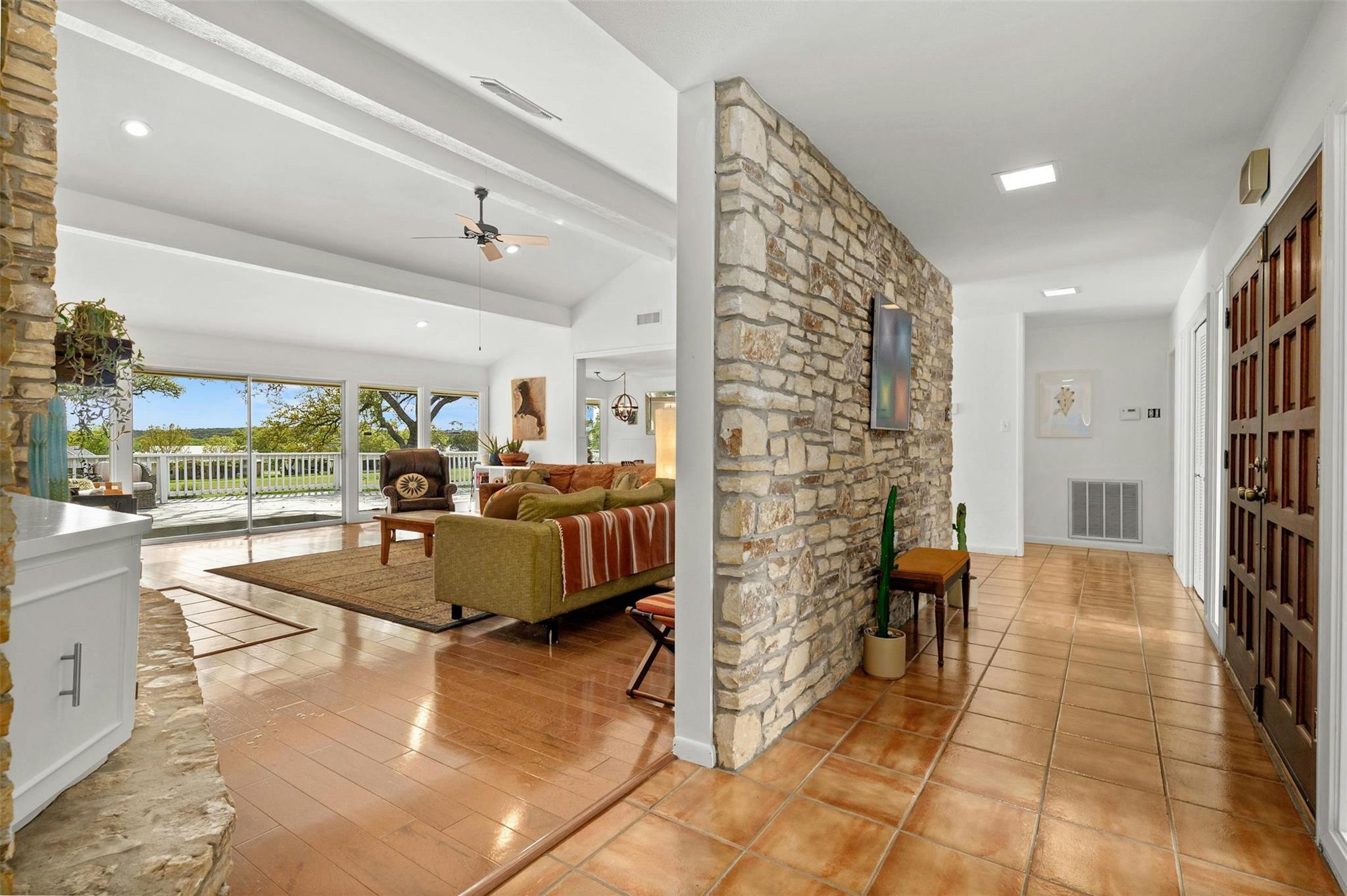 40 Brookhollow DR