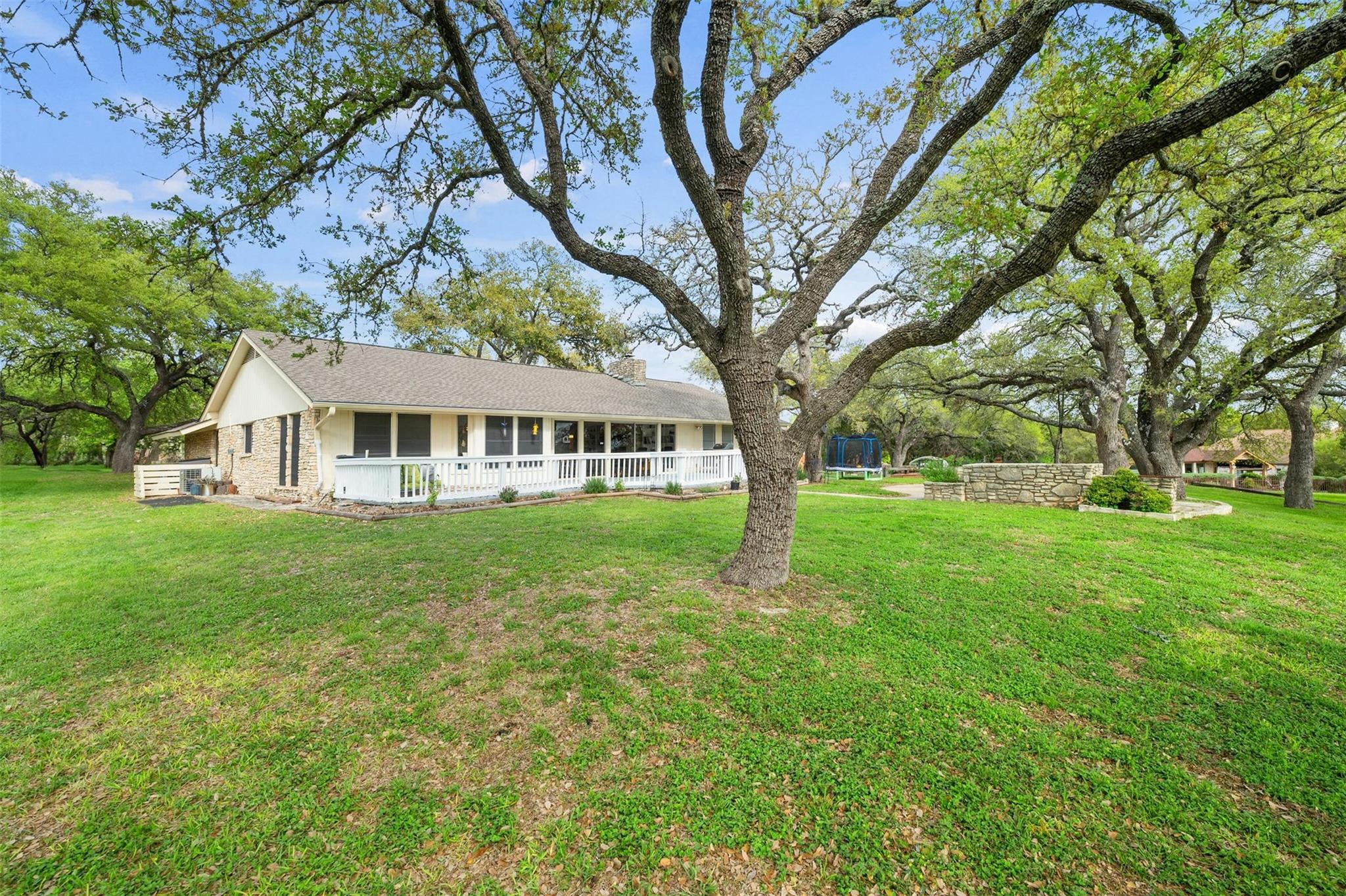 40 Brookhollow DR