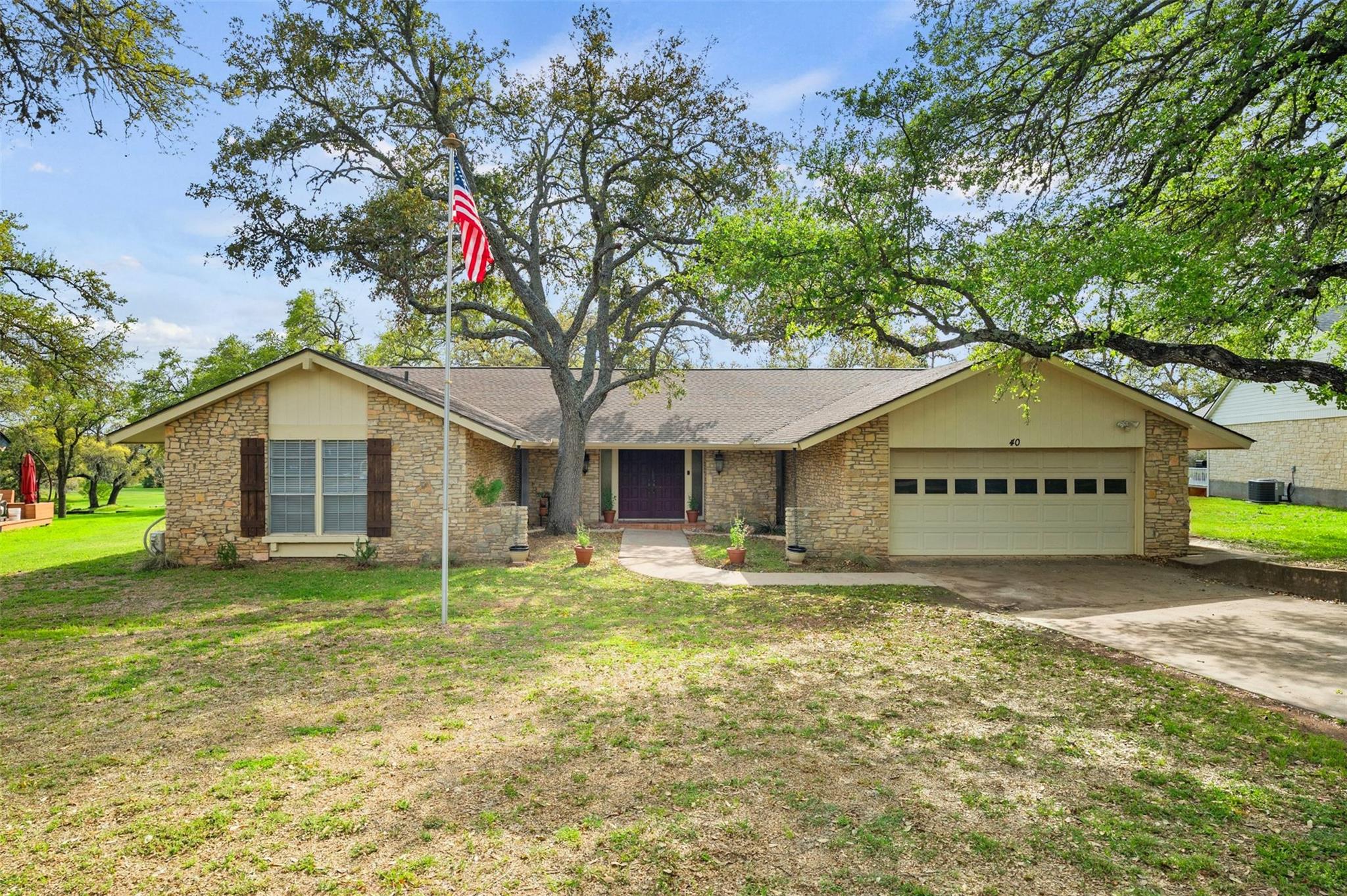 40 Brookhollow DR