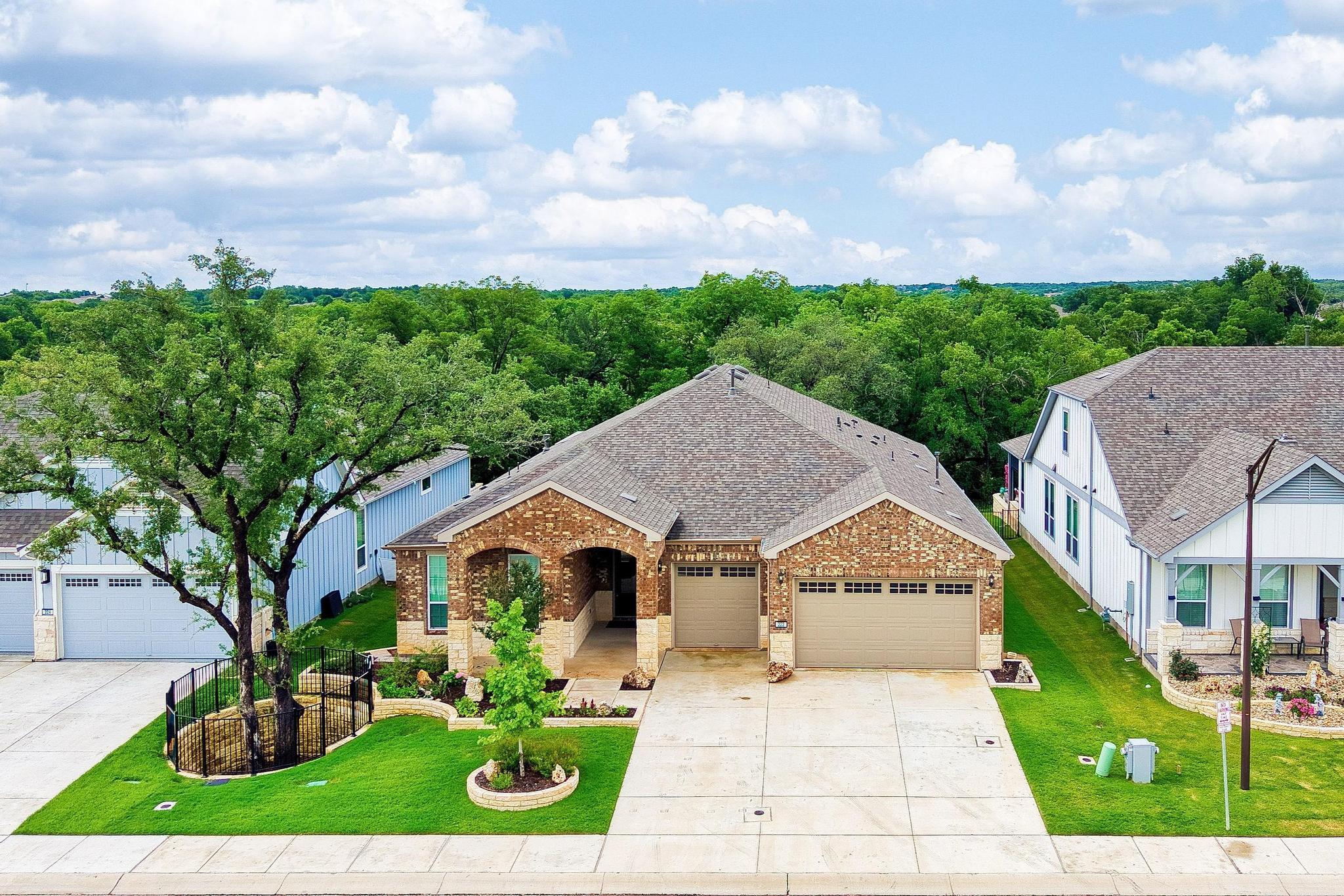 222 Saddlebred LN