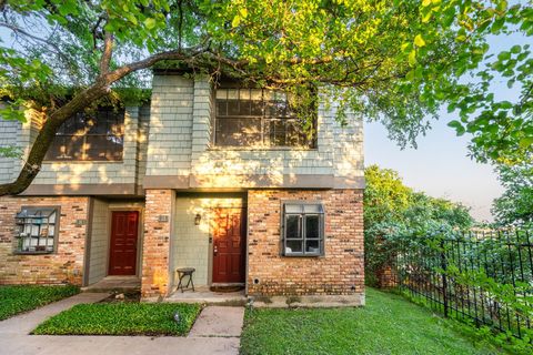 7122 Wood HOLW 13 Austin TX 78731