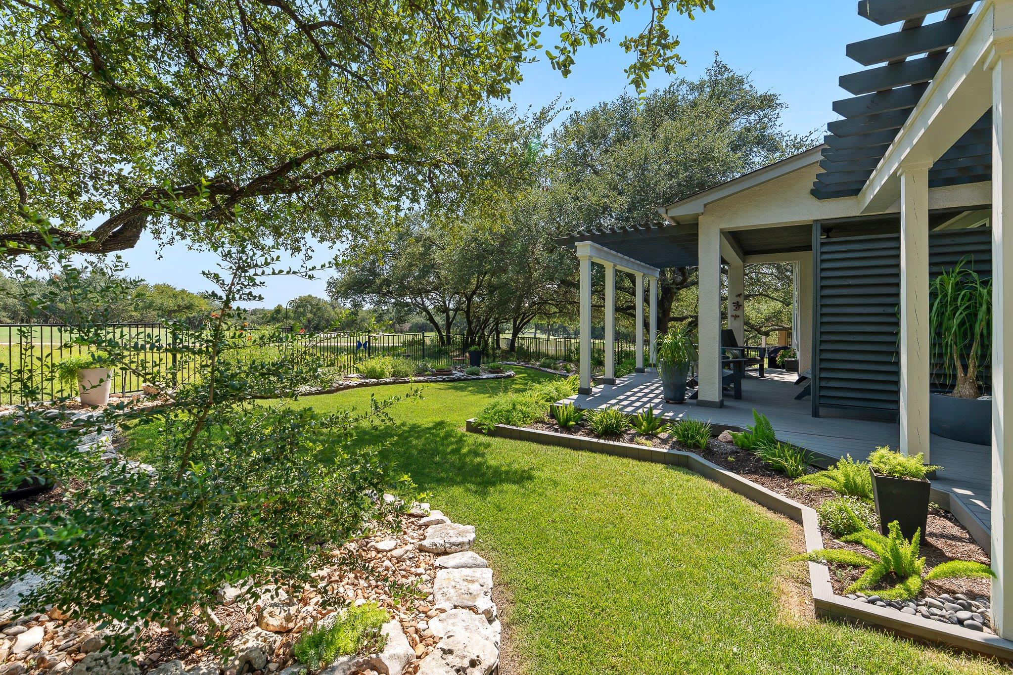 124 Larkspur LN