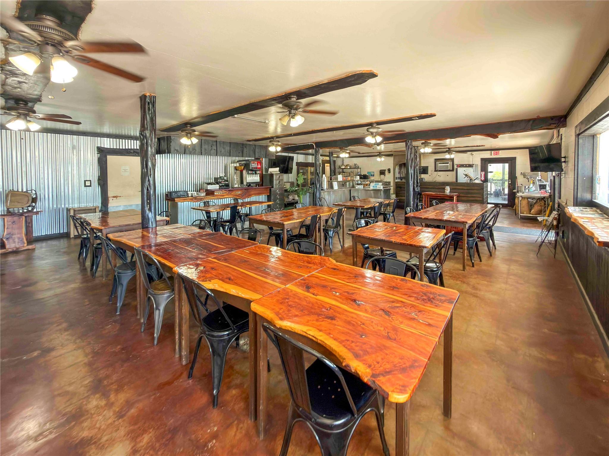 211 S Us Highway 281