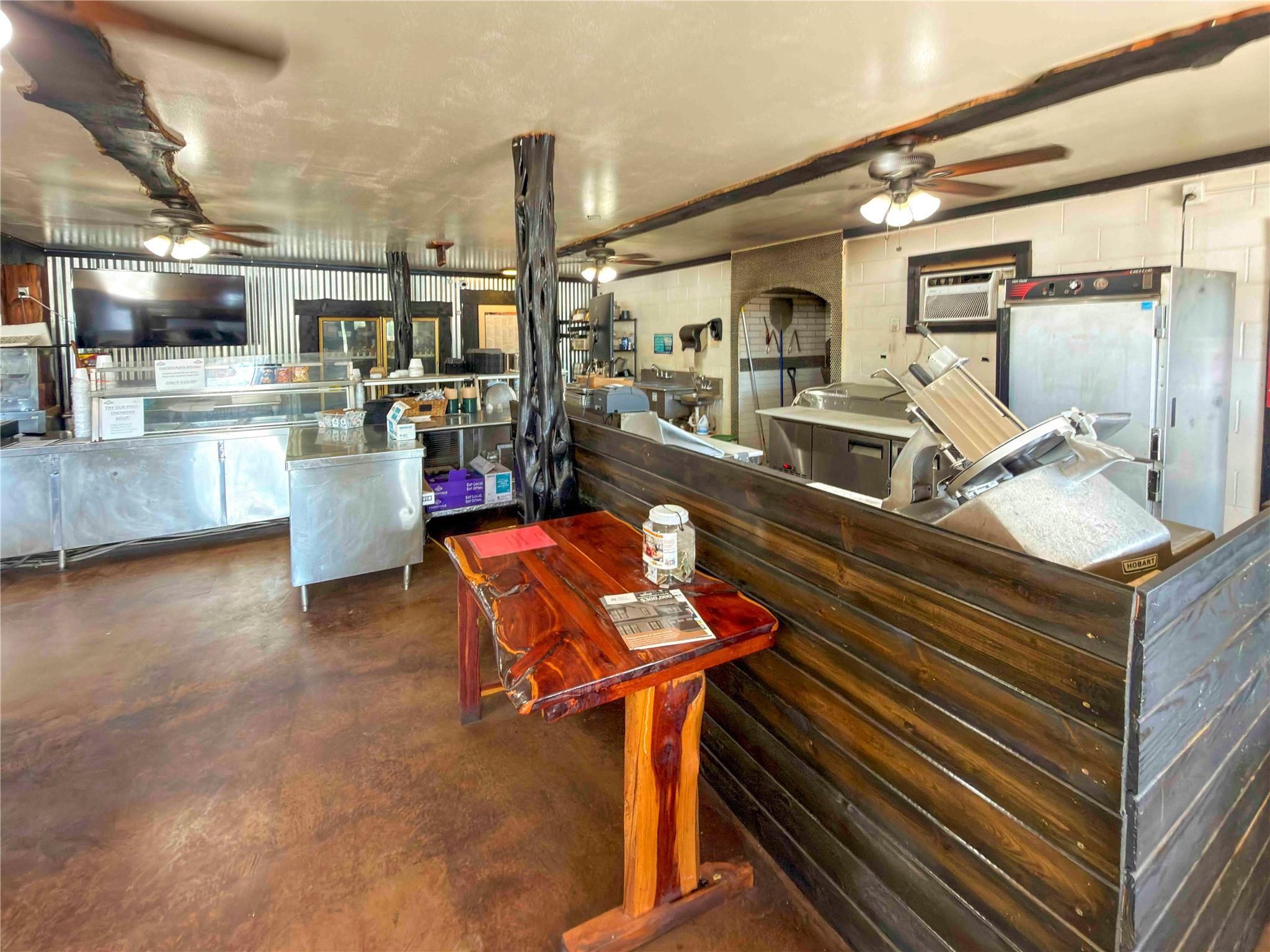 211 S Us Highway 281