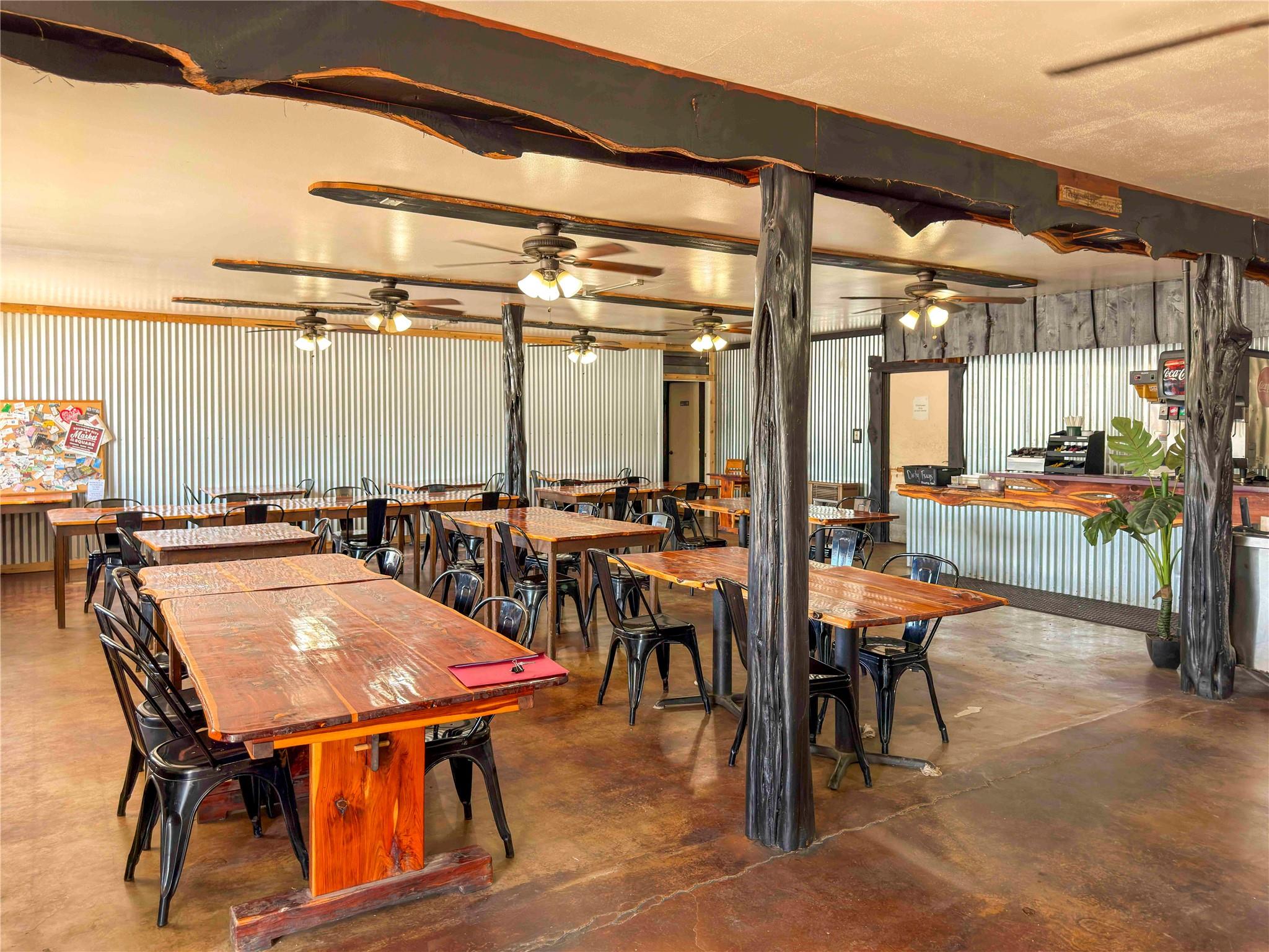 211 S Us Highway 281