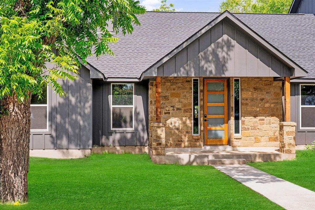 Photo of 417 S Blanco ST, Lockhart, TX 78644 (MLS # 6319671)