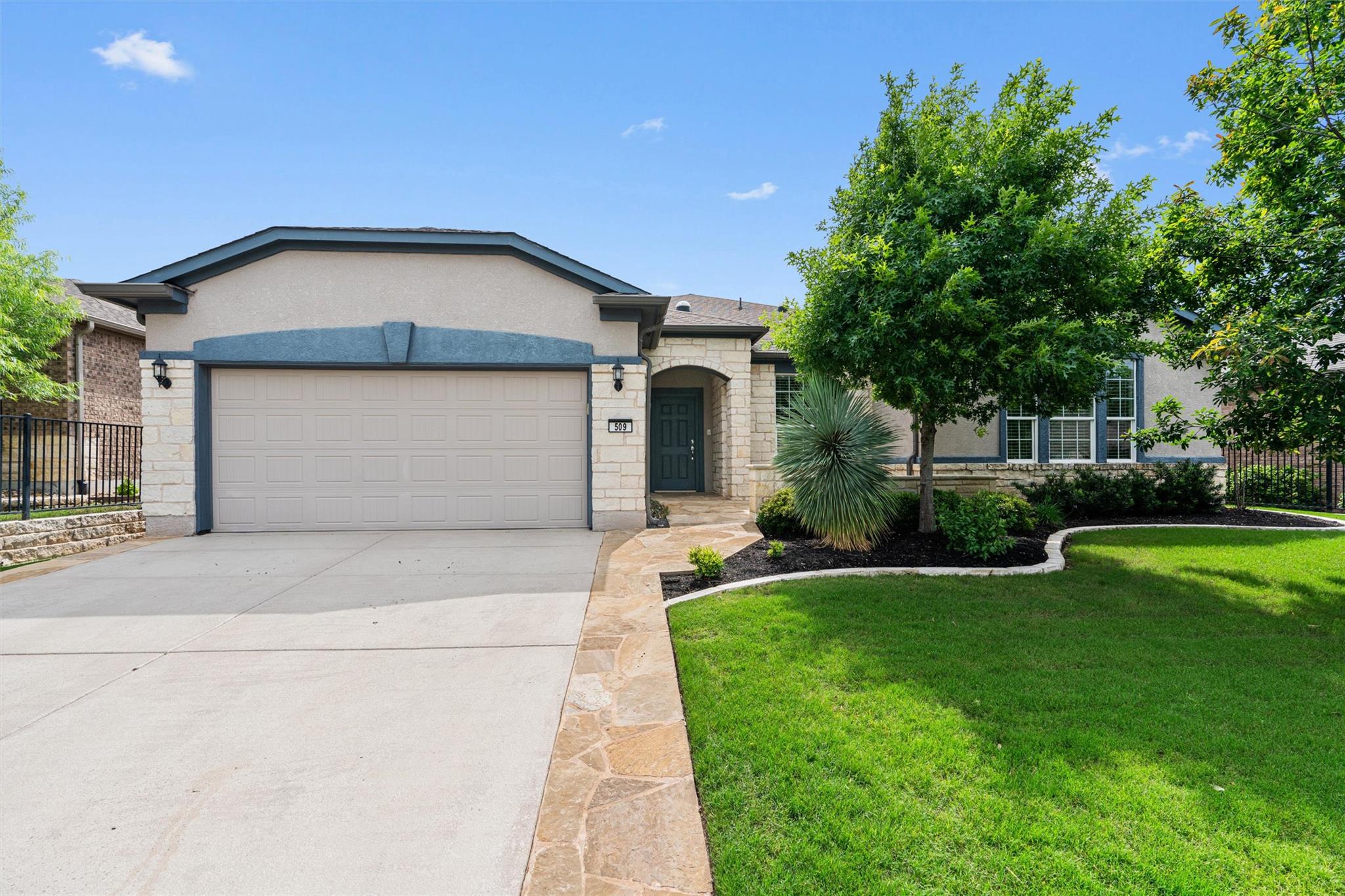 509 Davis Mountain CIR