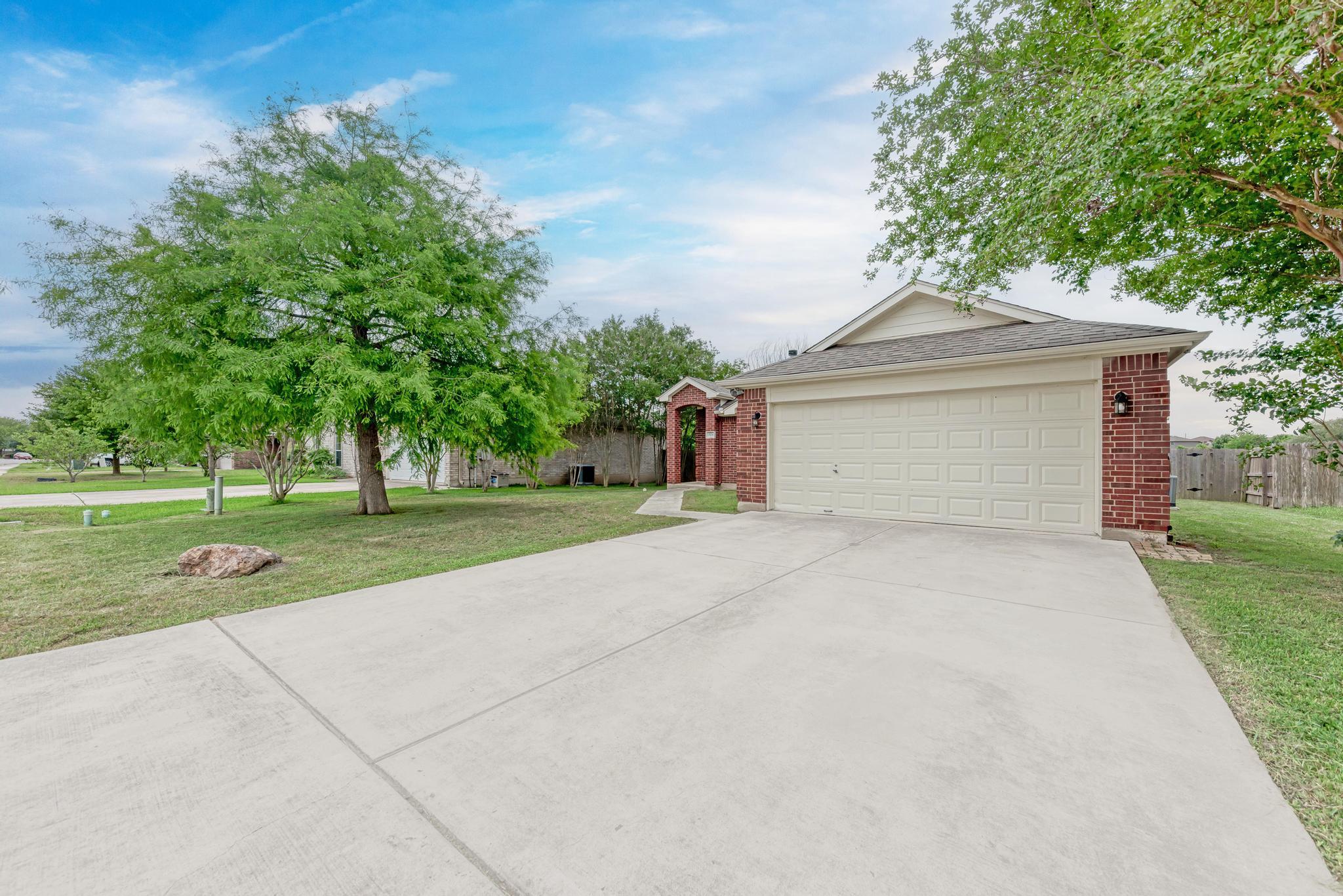 1506 Colton LN