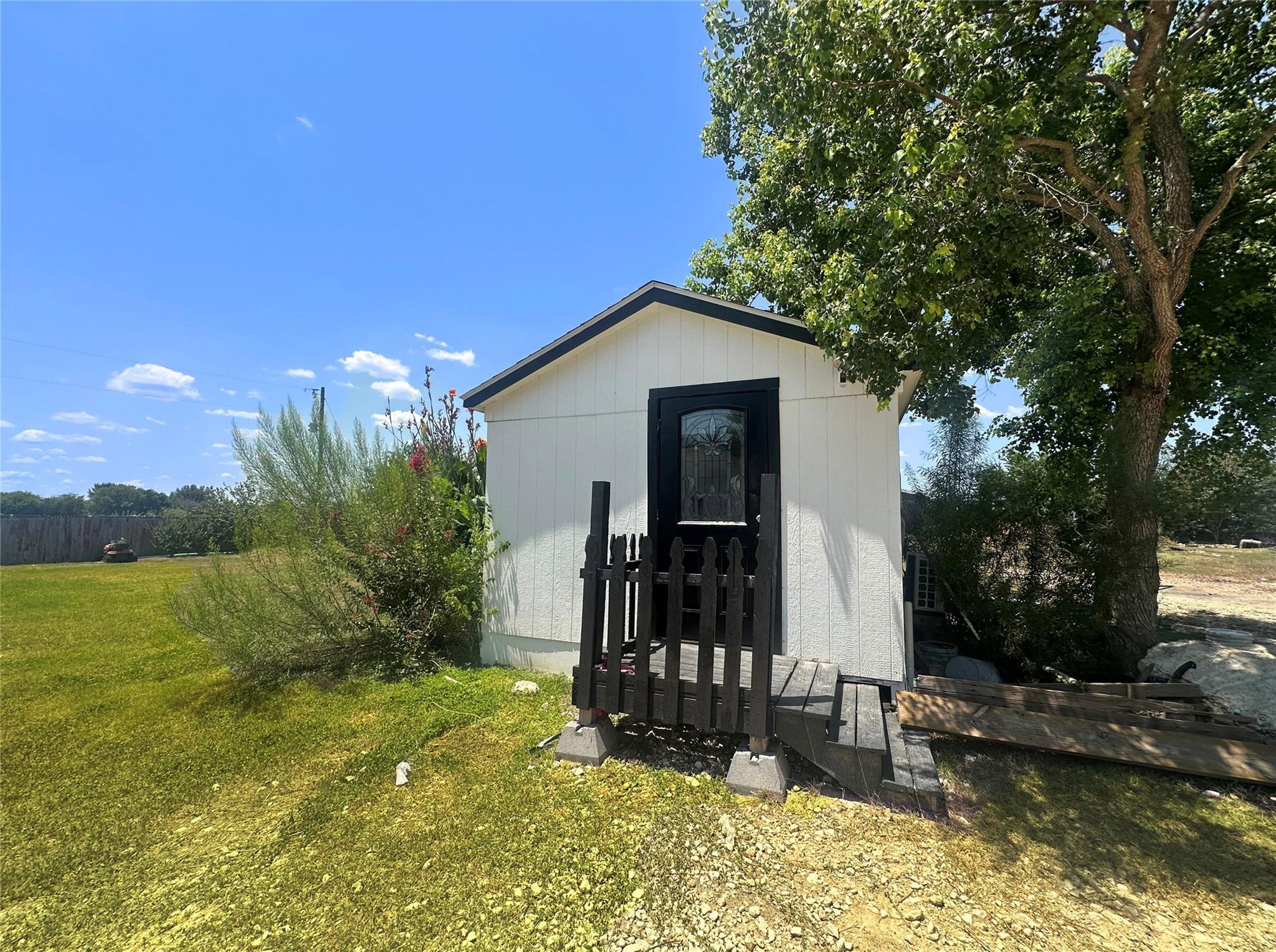 2130 Mathias LN