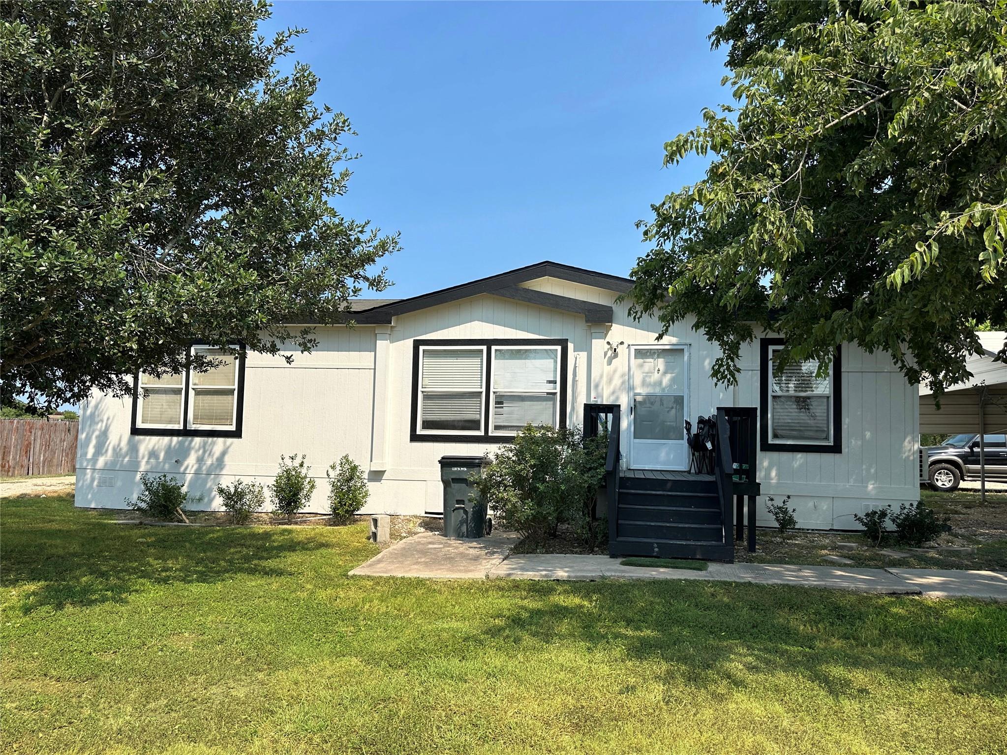2130 Mathias LN