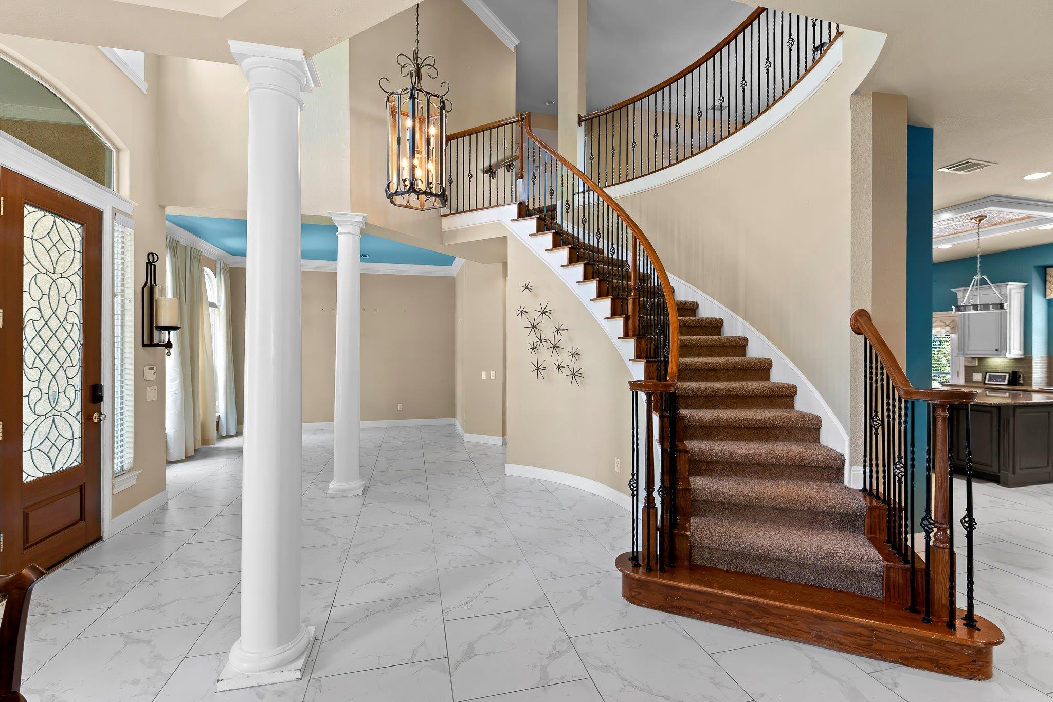 2261 HAMLET CIR