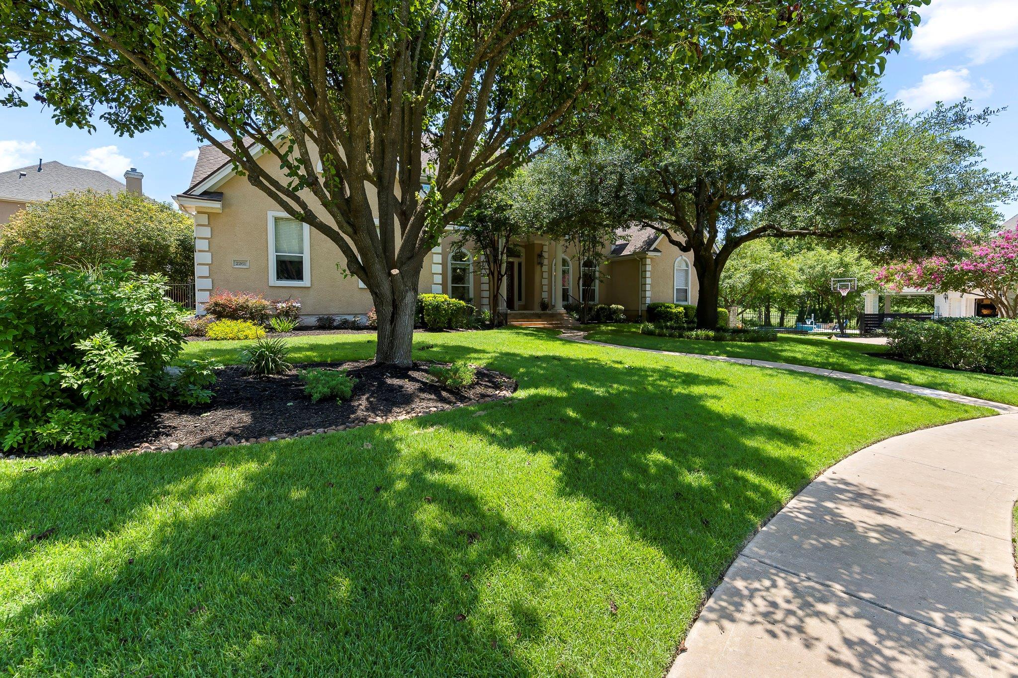 2261 HAMLET CIR