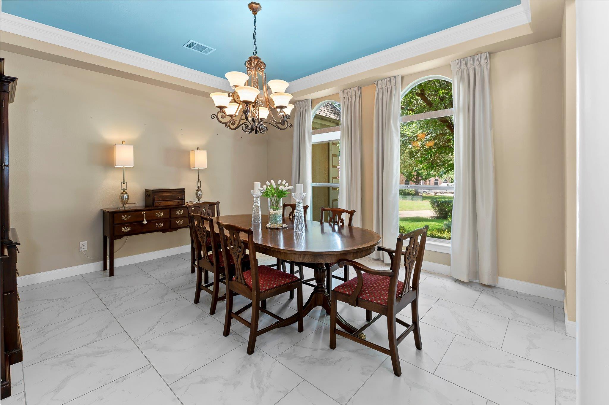 2261 HAMLET CIR