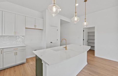 Tiny photo for 6913 Cliff Rose DR, Spicewood, TX 78669 (MLS # 9731262)