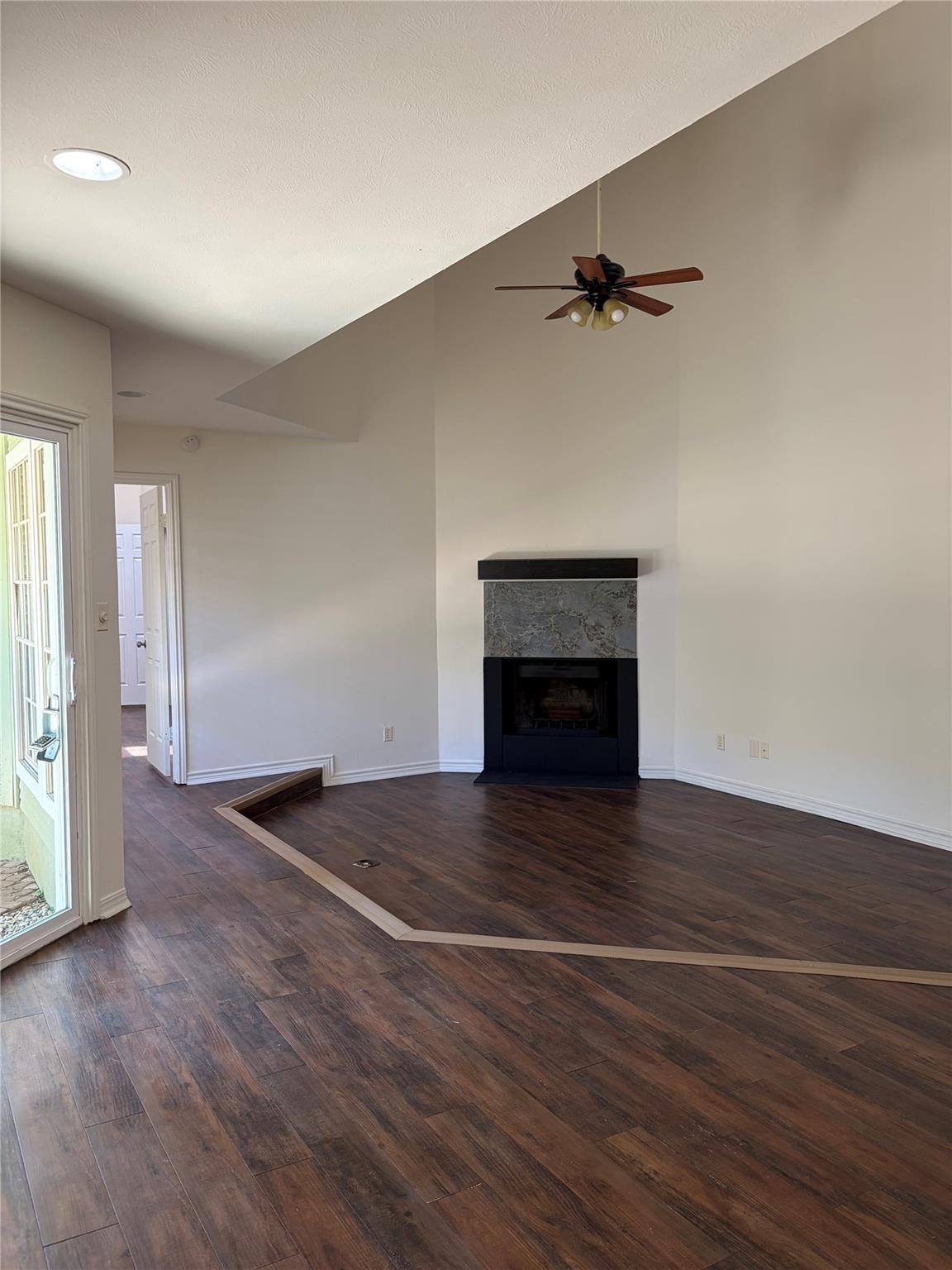 1404 Andra LN