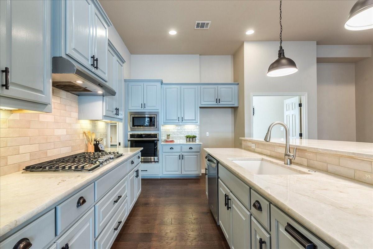 601 Painted Creek WAY