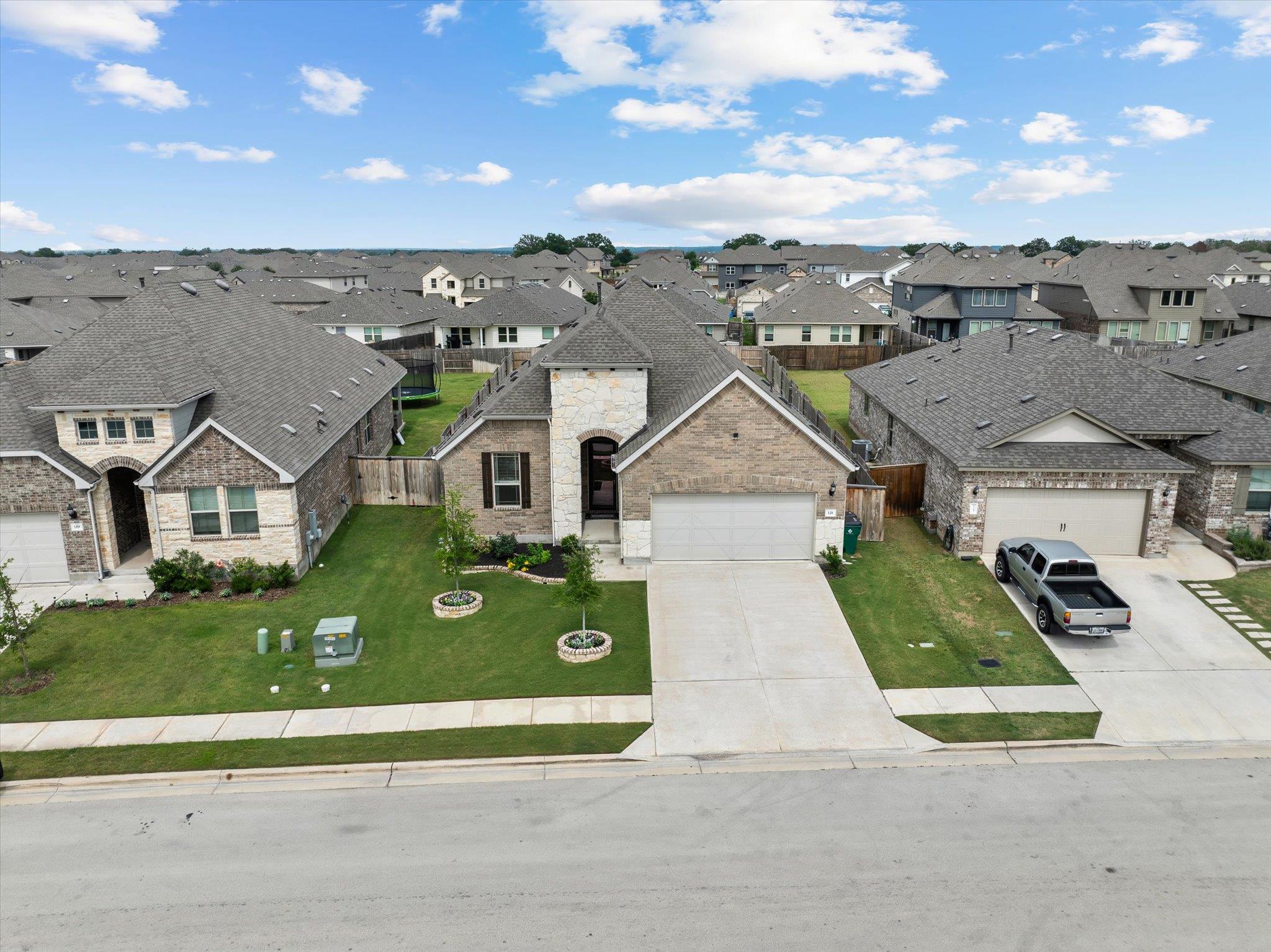 121 Shagbark TRL