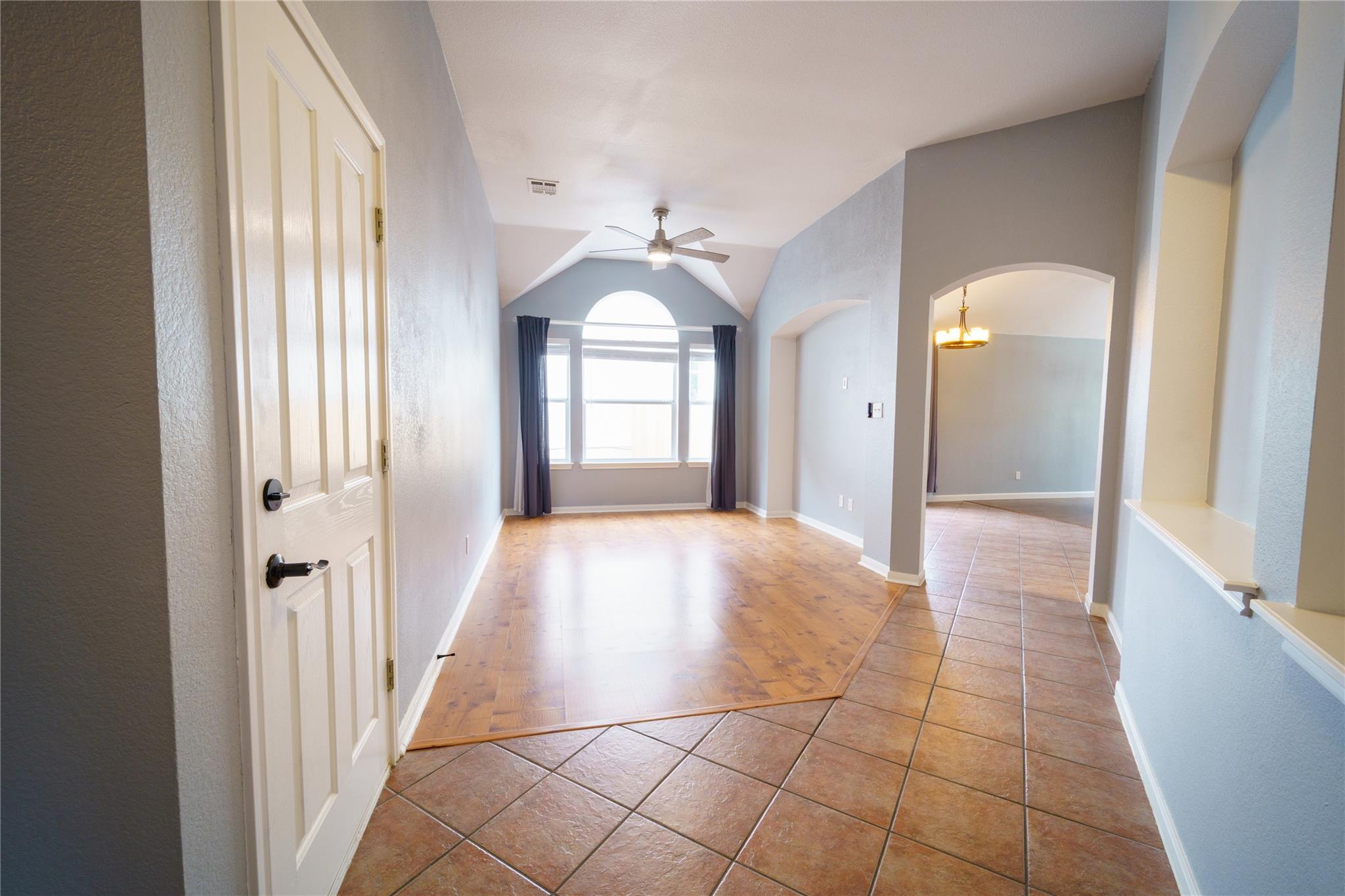 1118 Connemara LN