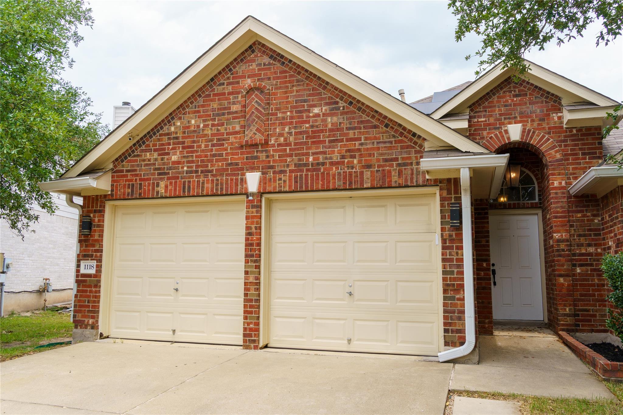 1118 Connemara LN