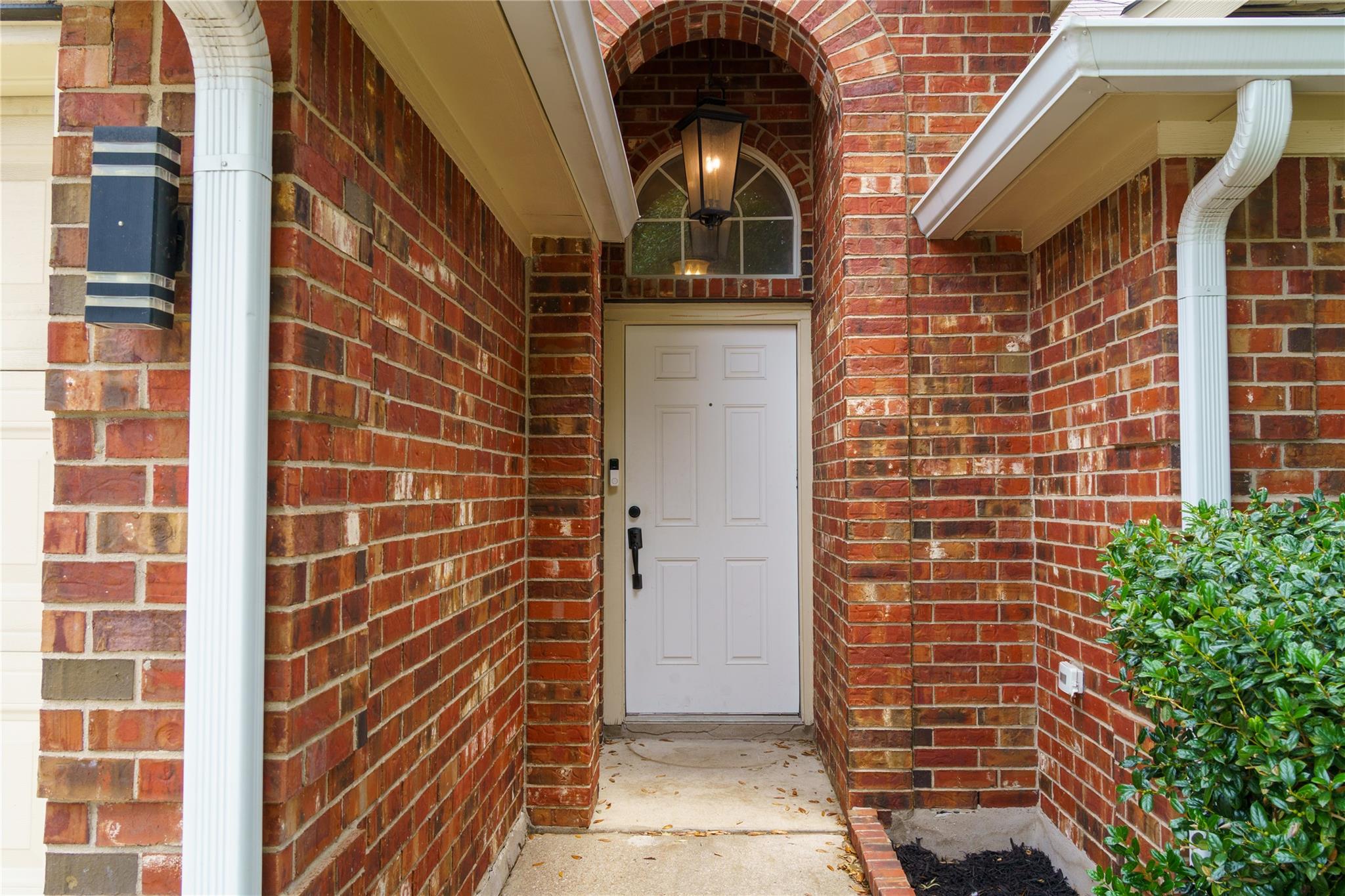 1118 Connemara LN