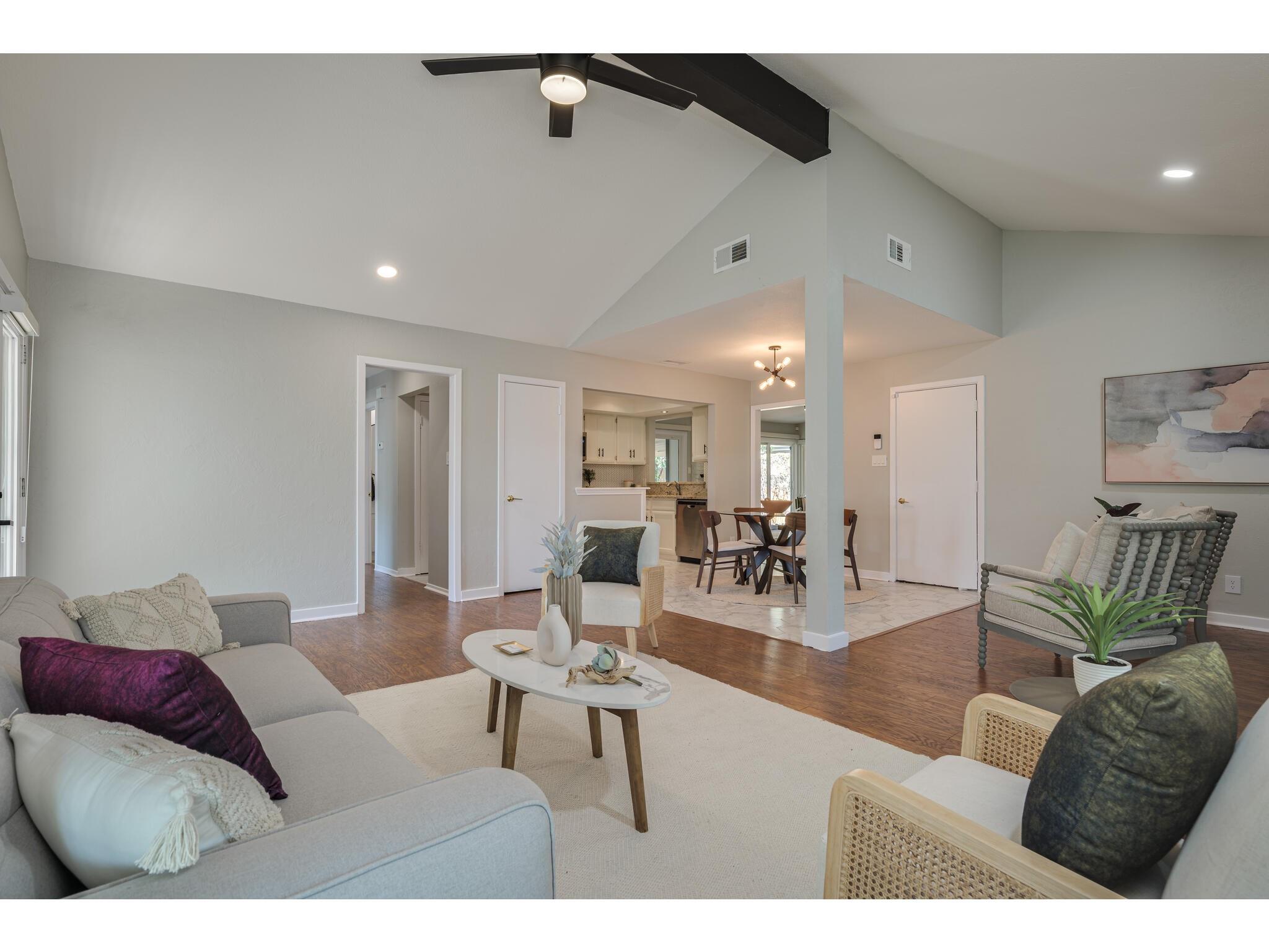 3203 Foster LN