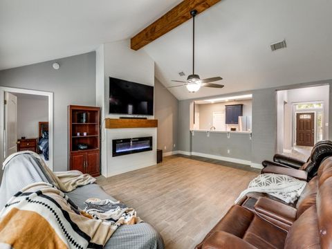 1902 Overland DR Leander TX 78641