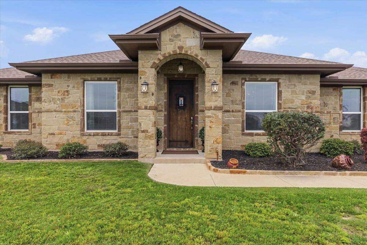 104 W Vienna DR
