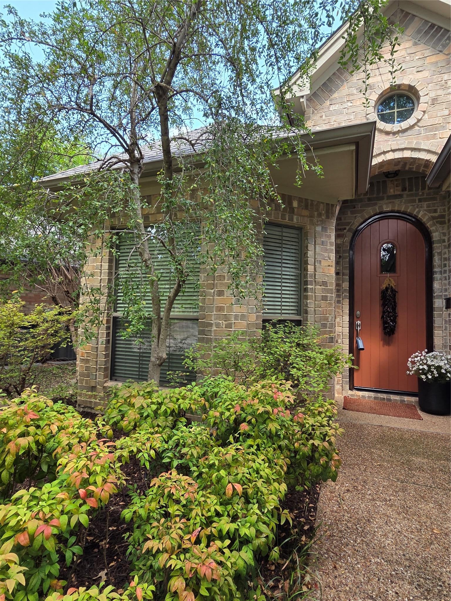 1121 Gabriel LN
