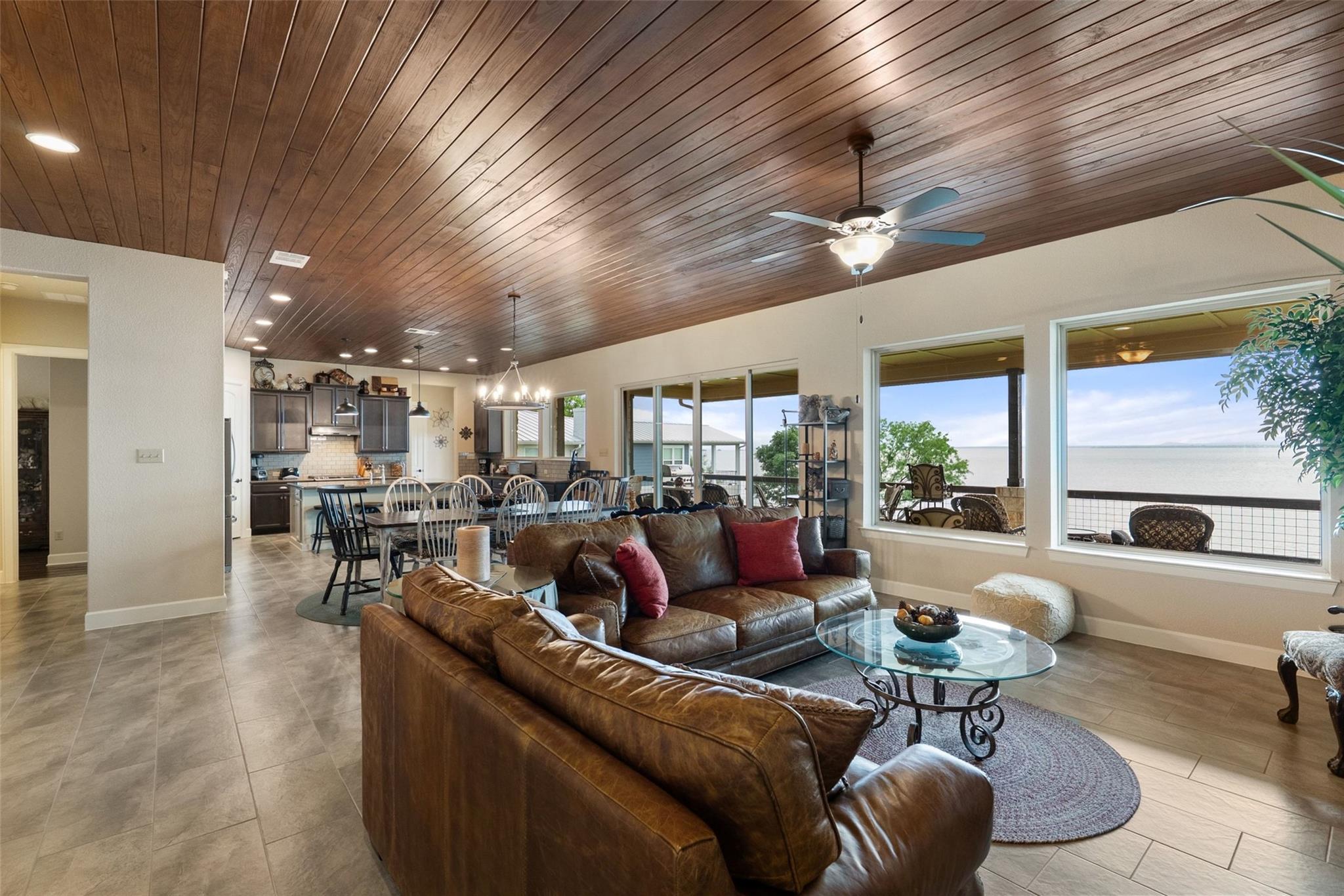 207 Emeralds DR