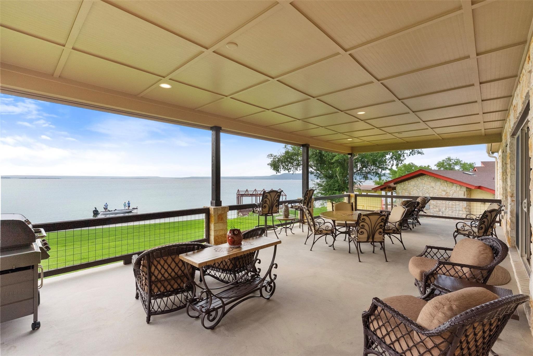 207 Emeralds DR