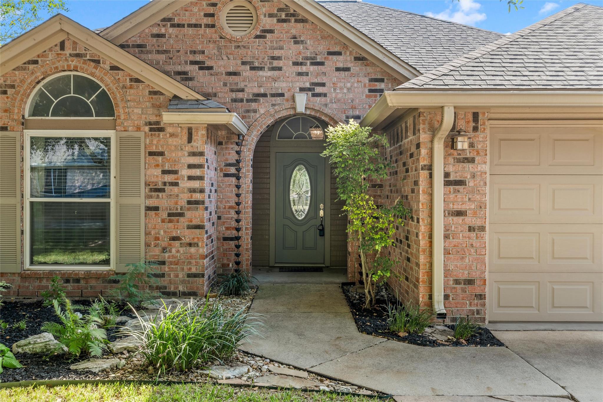 5208 Waterford CT