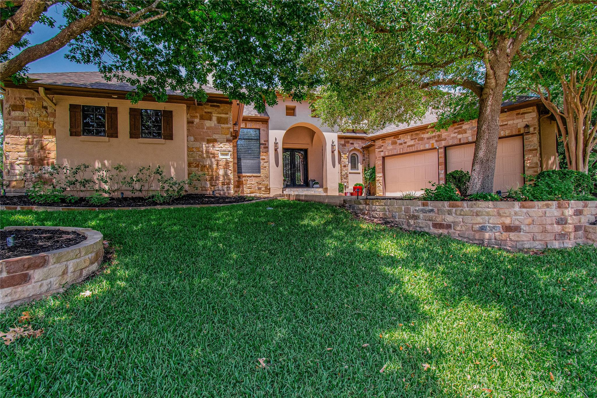 705 Cliffside Cove