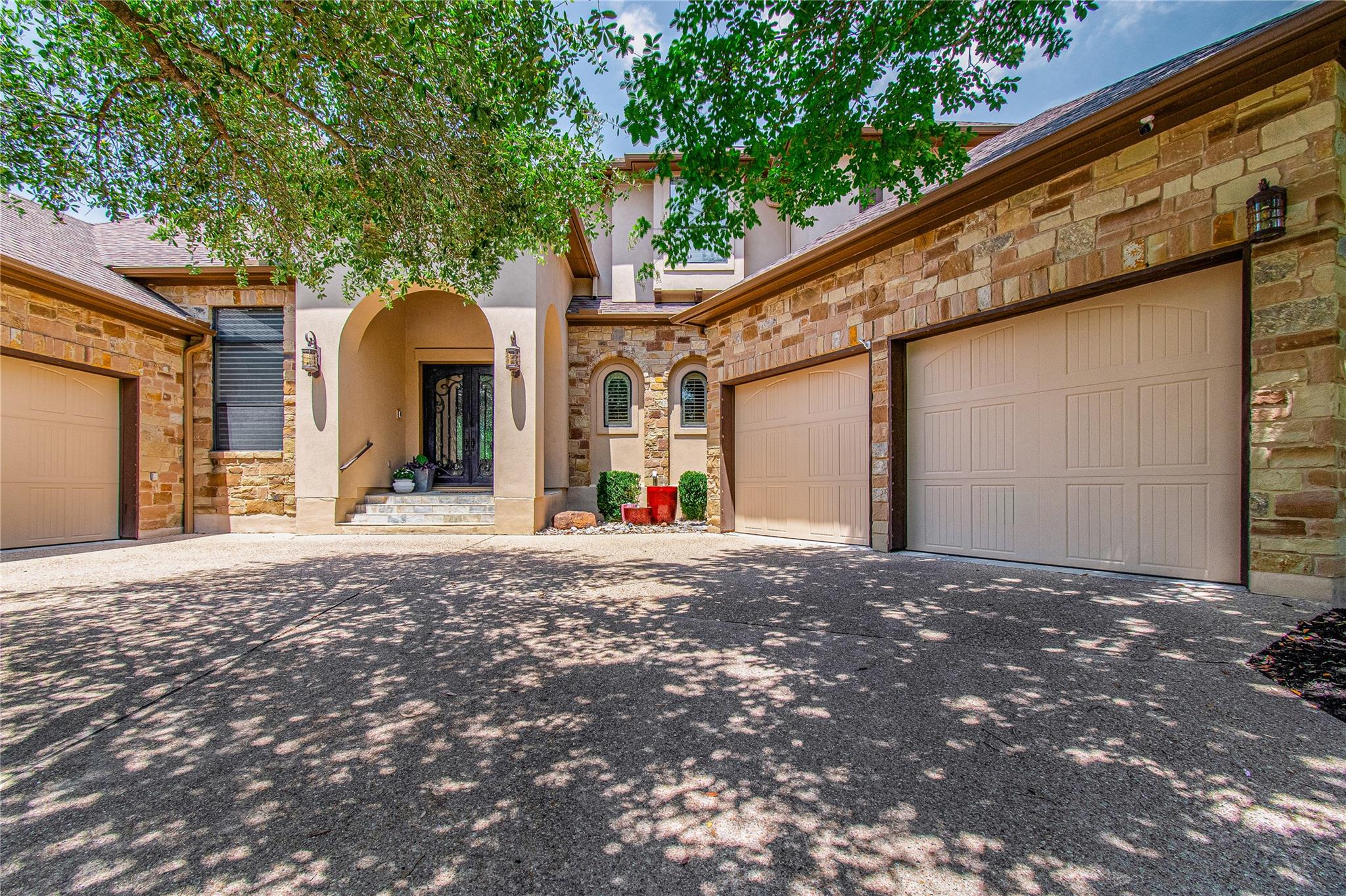 705 Cliffside Cove