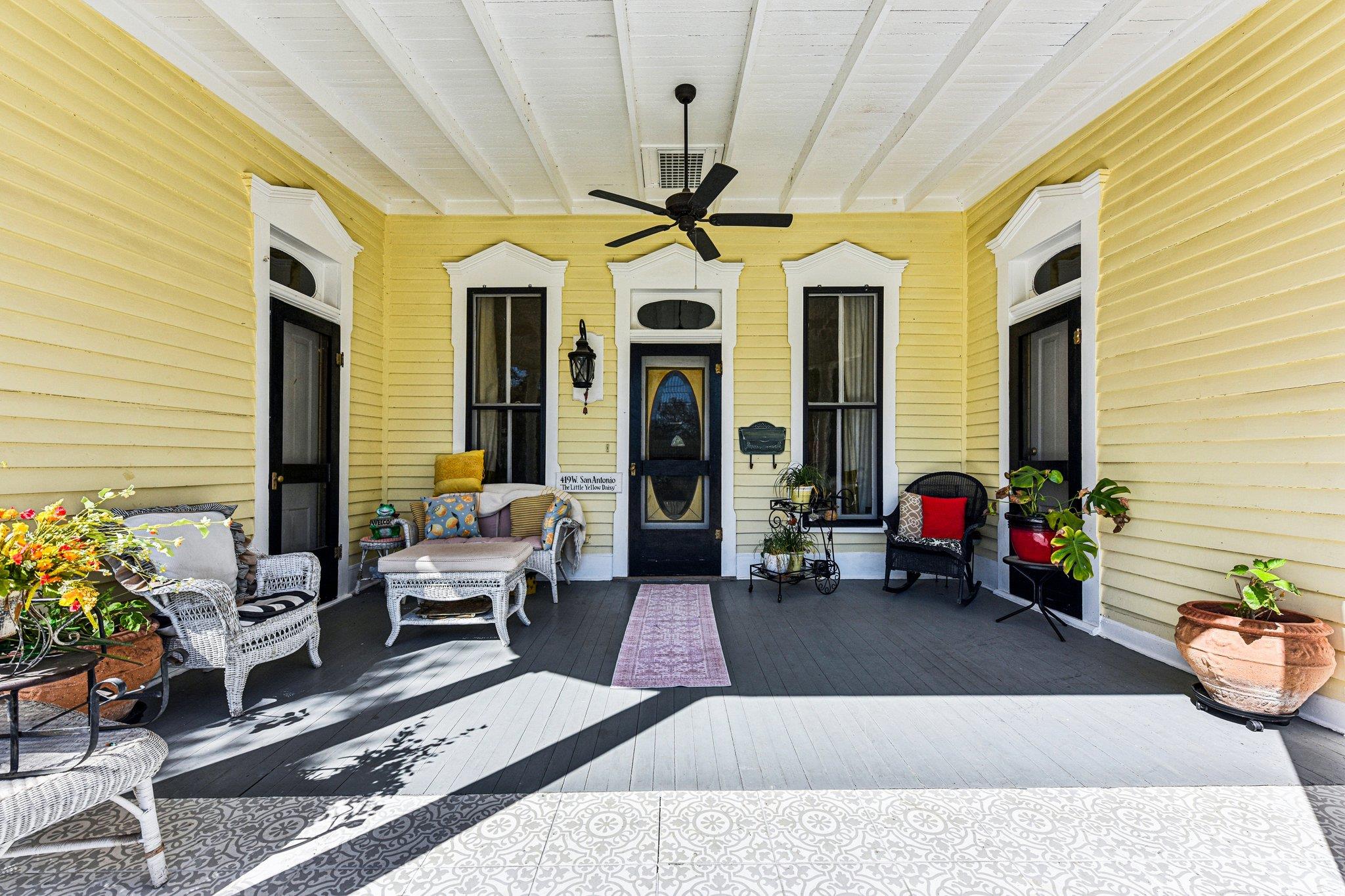 419 W San Antonio ST