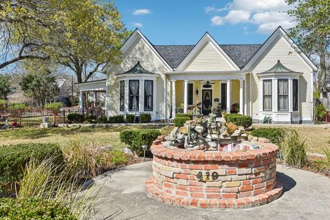 419 W San Antonio ST Lockhart TX 78644