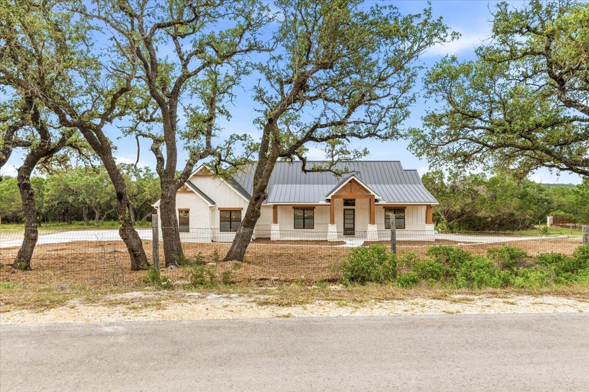 Photo 1 of 40 — 1744 Crossbow DR, Canyon Lake, TX 78133