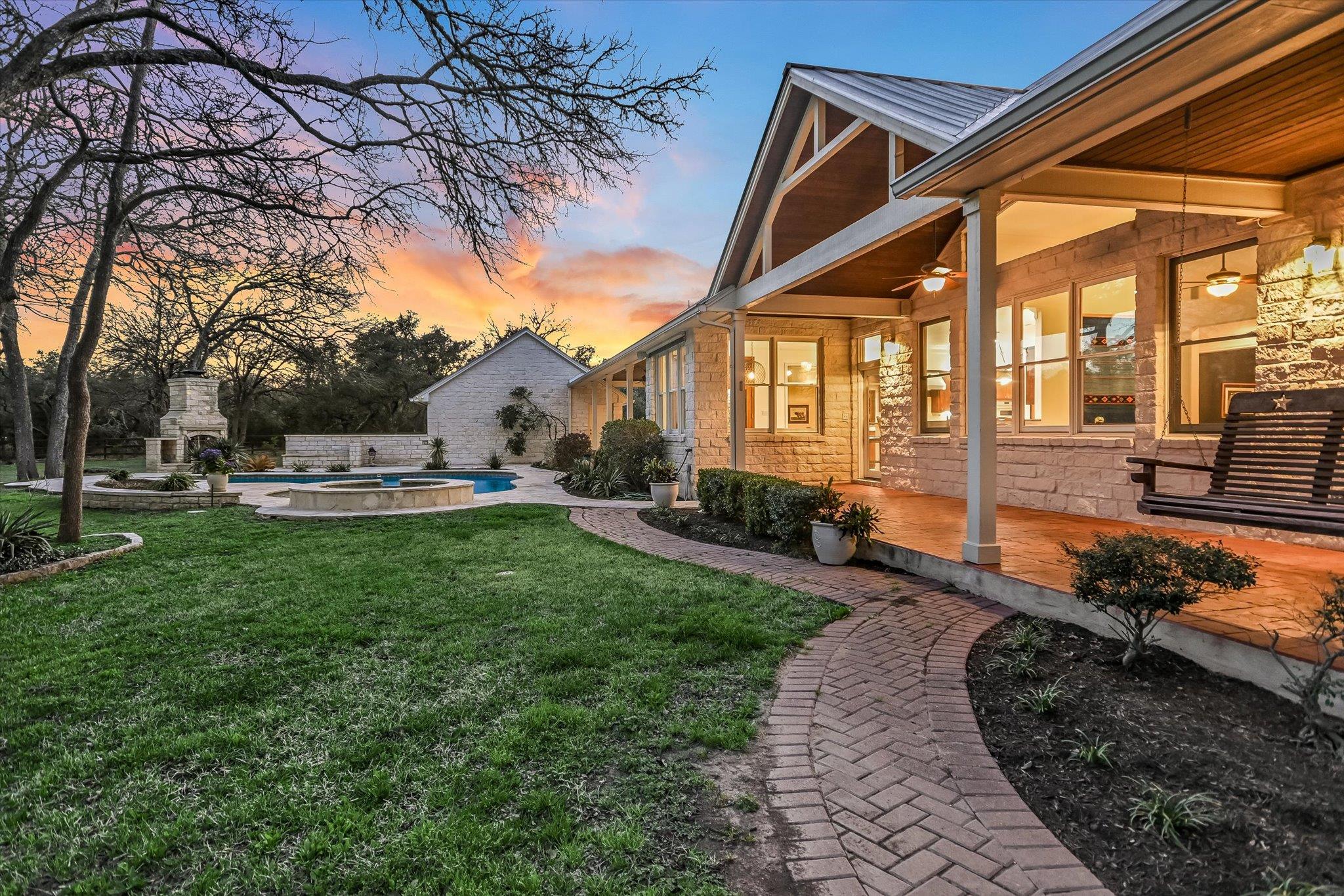 Dripping Springs, Texas 78620, United States, 3 Bedrooms Bedrooms, ,4 BathroomsBathrooms,Residential,Pending,89718