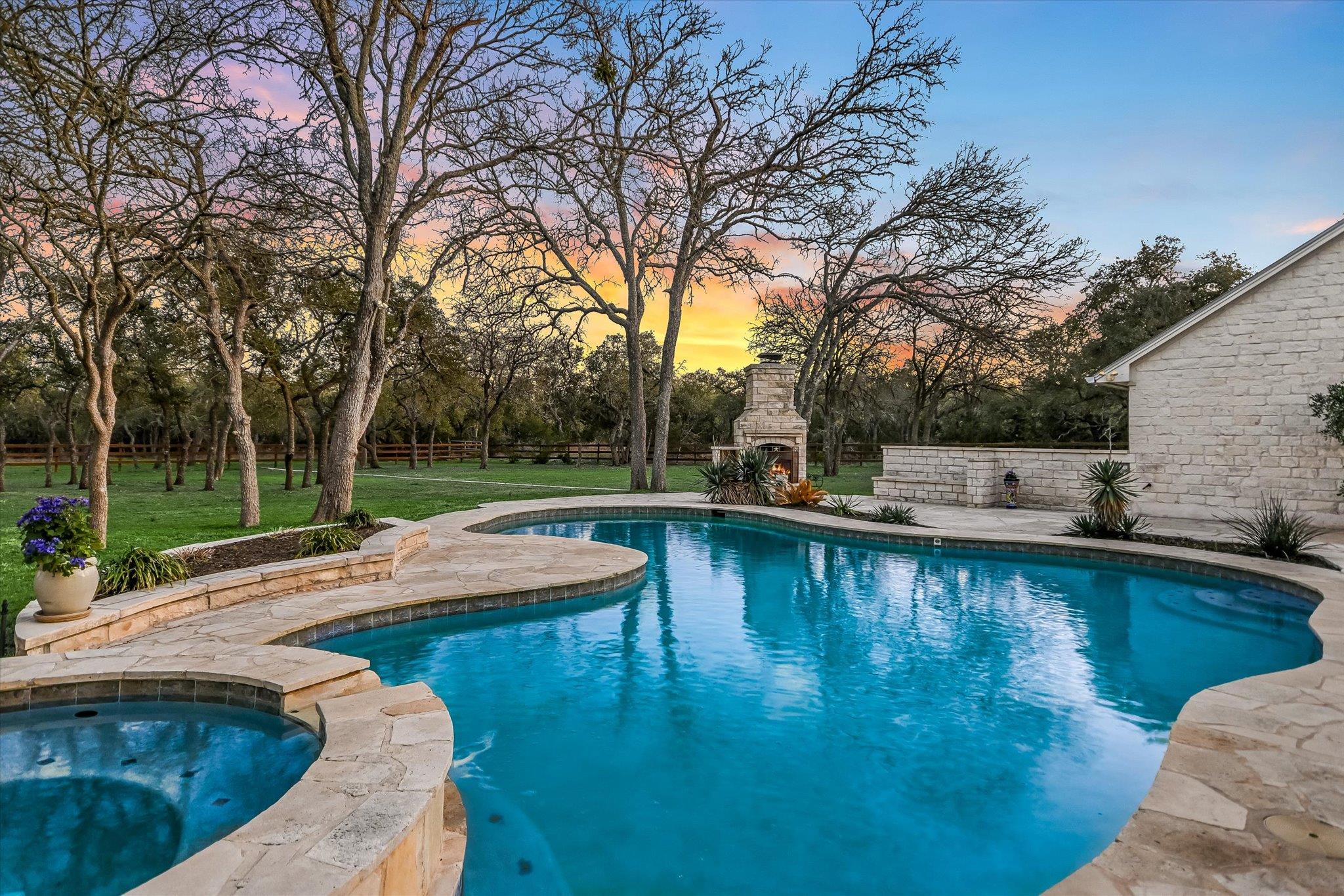 Dripping Springs, Texas 78620, United States, 3 Bedrooms Bedrooms, ,4 BathroomsBathrooms,Residential,Pending,89718