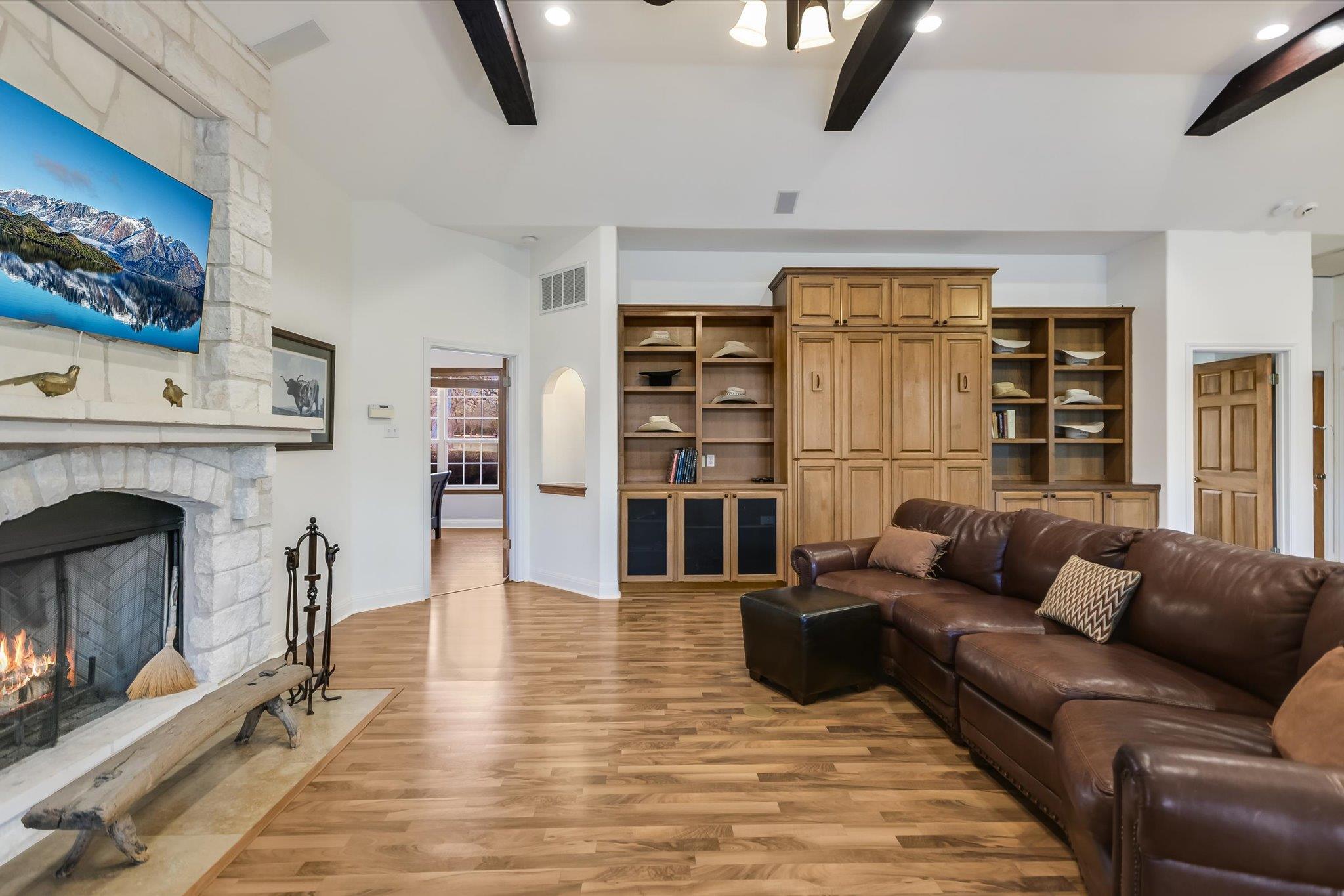 Dripping Springs, Texas 78620, United States, 3 Bedrooms Bedrooms, ,4 BathroomsBathrooms,Residential,Pending,89718