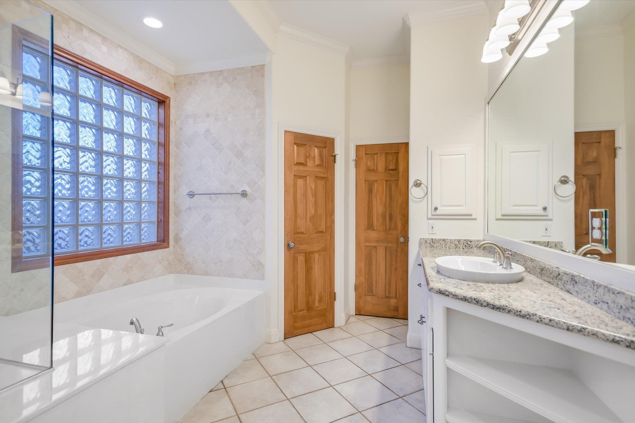 Dripping Springs, Texas 78620, United States, 3 Bedrooms Bedrooms, ,4 BathroomsBathrooms,Residential,Pending,89718